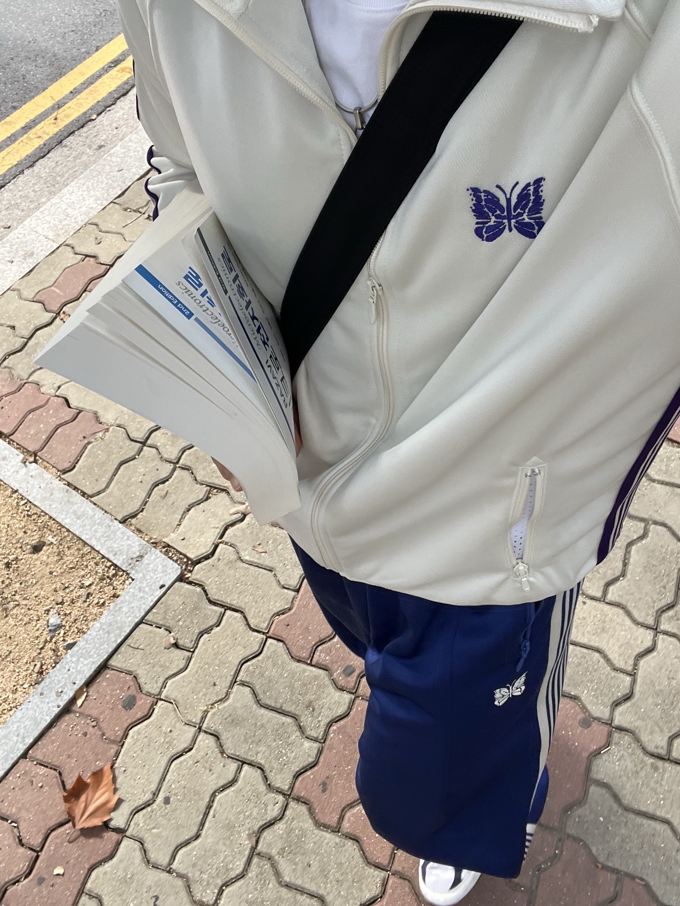 Needles H.D. Track Pants Poly Smooth Royal, Needles Track Jacket Poly Smooth Ice White 착용 스타일 - 3