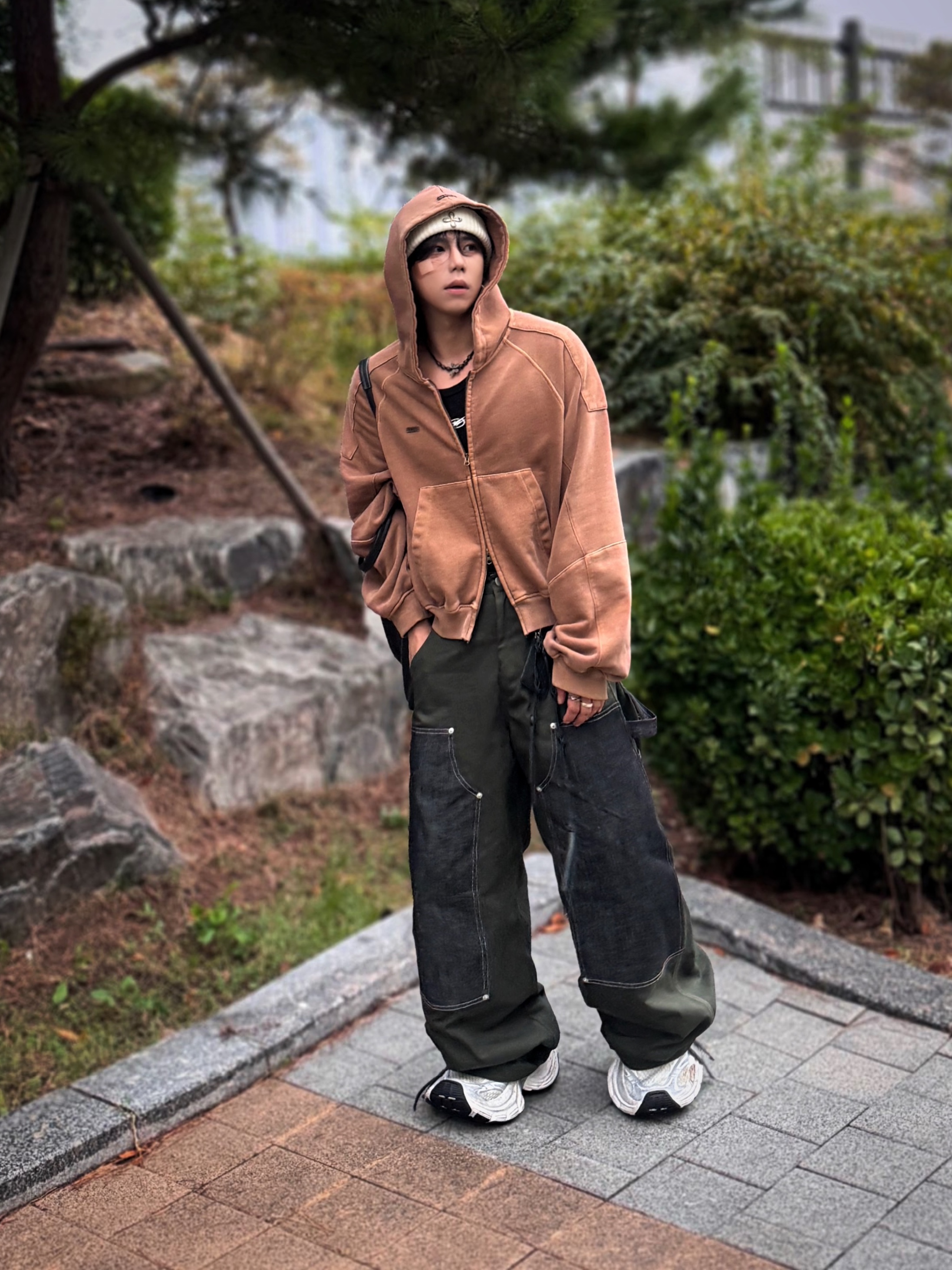 Balenciaga 10XL Sneakers White Grey Silver Black, Surgery Clover Logo Beanie Ver.2 White 착용 스타일 - 3