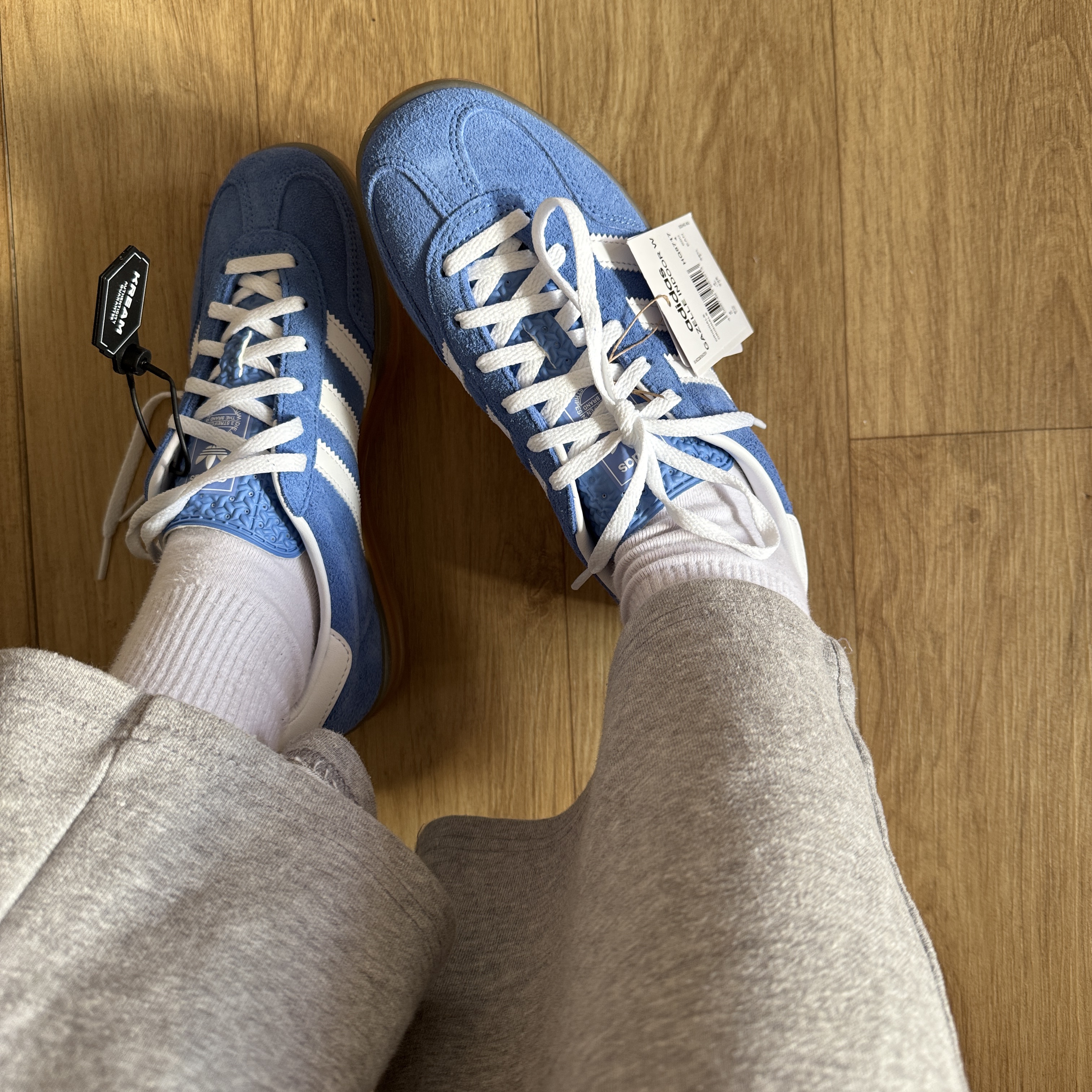 (W) Adidas Gazelle Indoor Blue Fusion Cloud White 착용 스타일