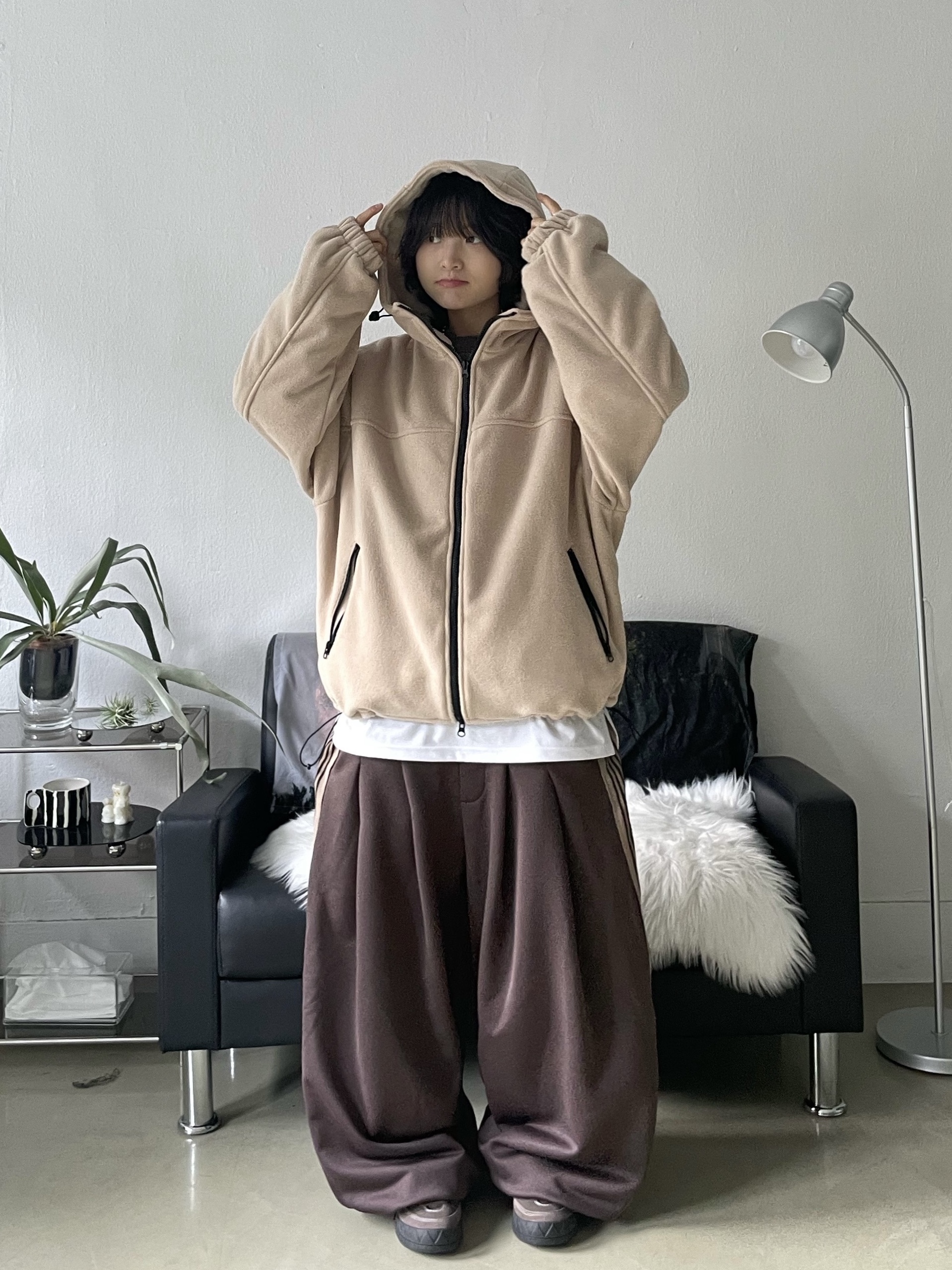 (W) Adidas Adimatic Earth Strata Dark Brown 착용 스타일 - 1