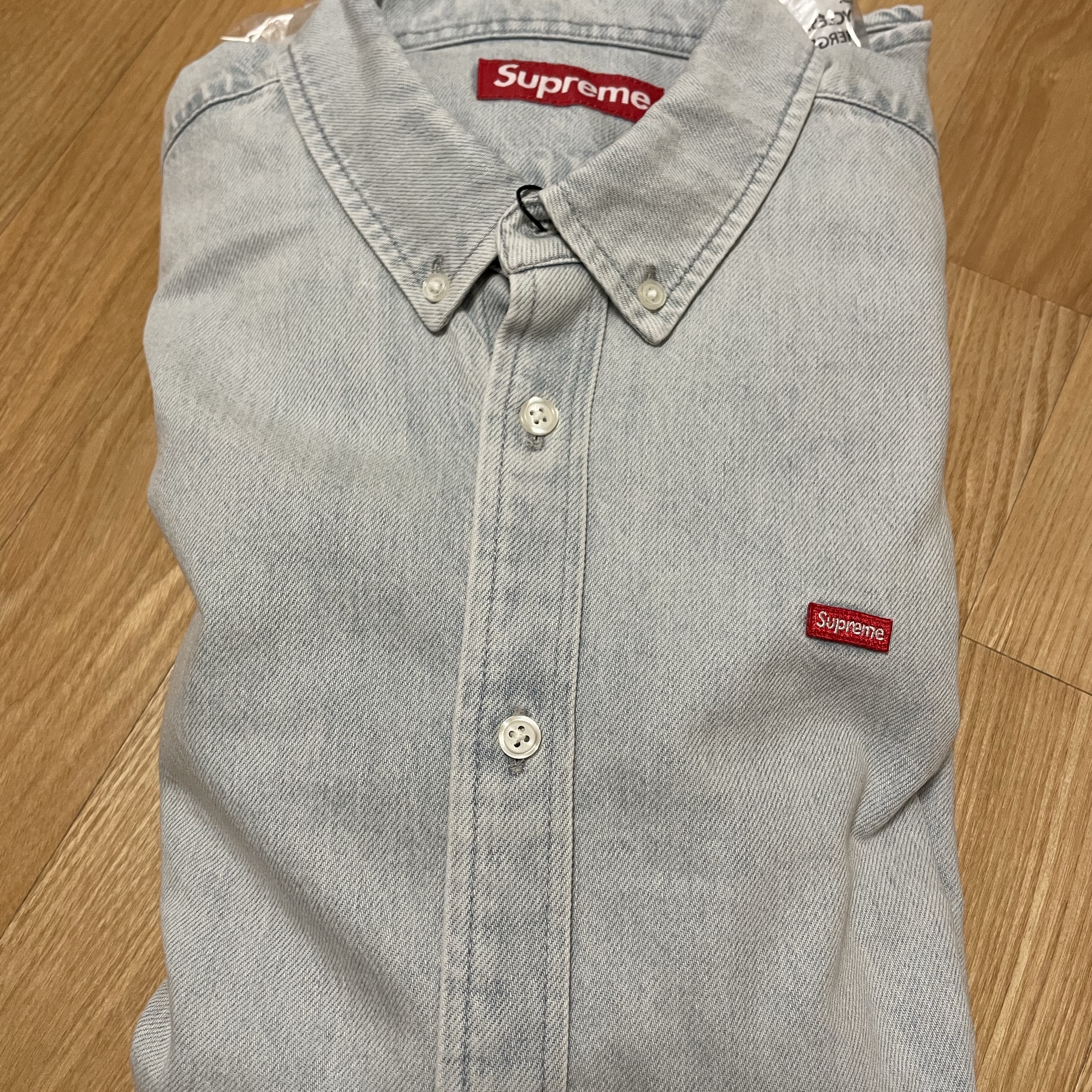 Supreme Small Box Shirt Washed Denim - 24FW 착용 스타일 - 1
