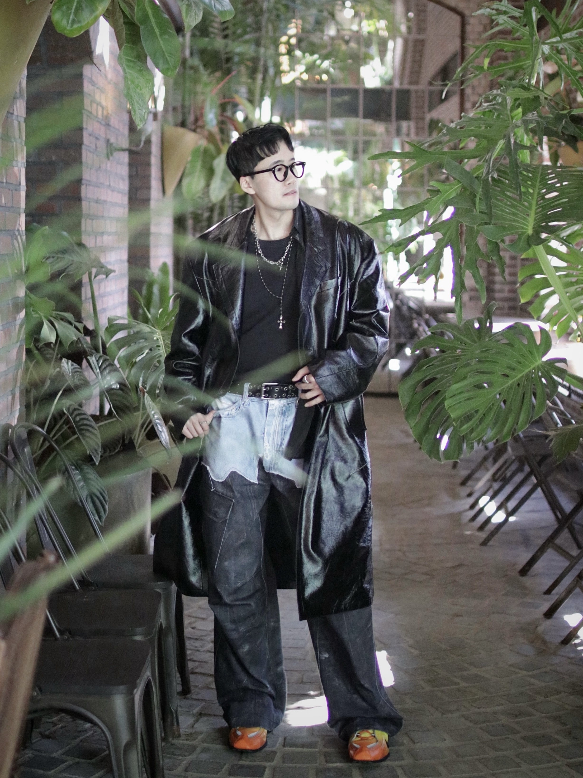 Vacant Archive Blenheim Double Stud Belt Black, Nike x Martine Rose Shox MR4 Safety Orange 착용 스타일 - 4