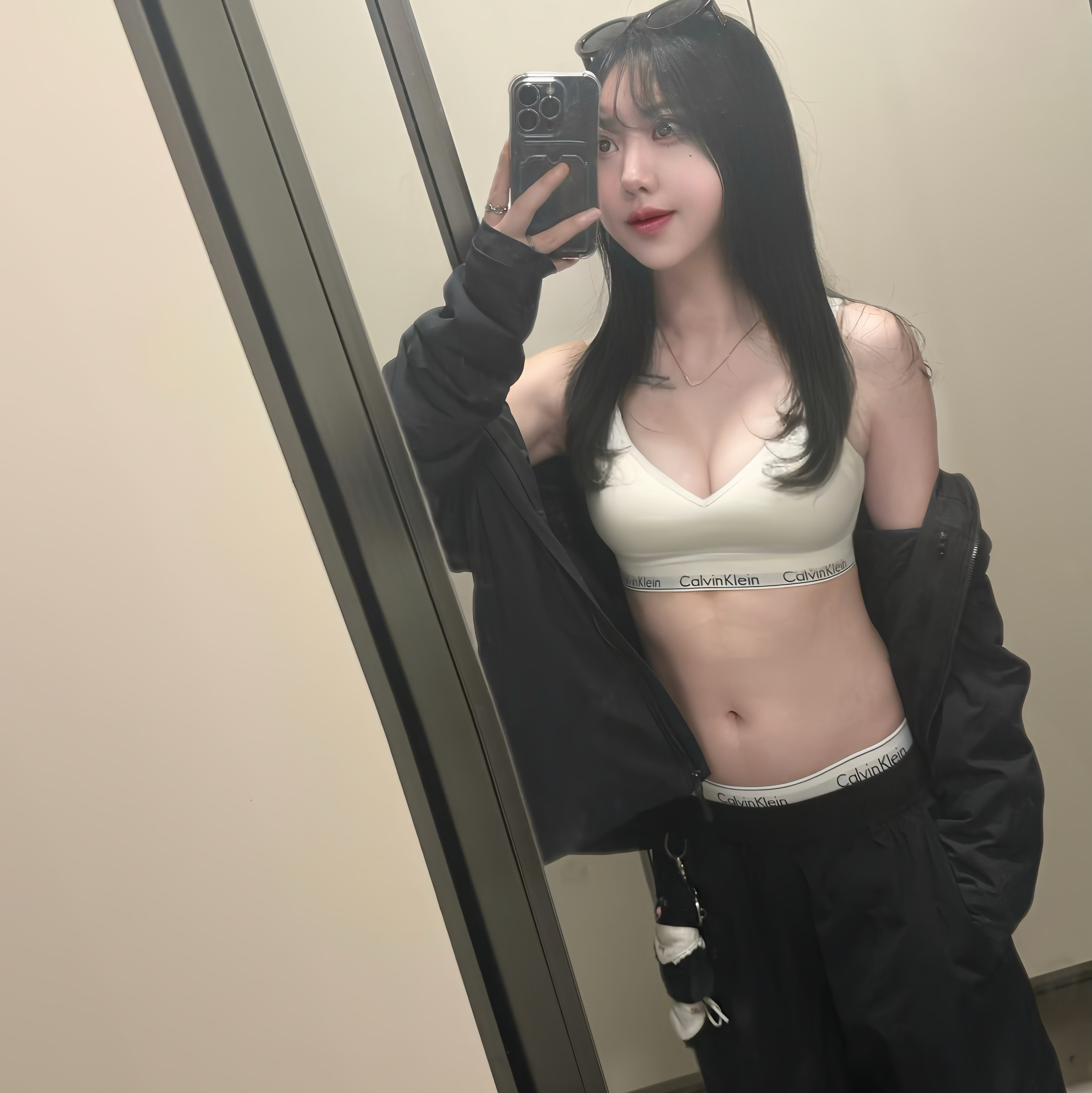 Monamhee x STU Stu Black, Arc'teryx Atom LT Hoody Black 착용 스타일 - 1