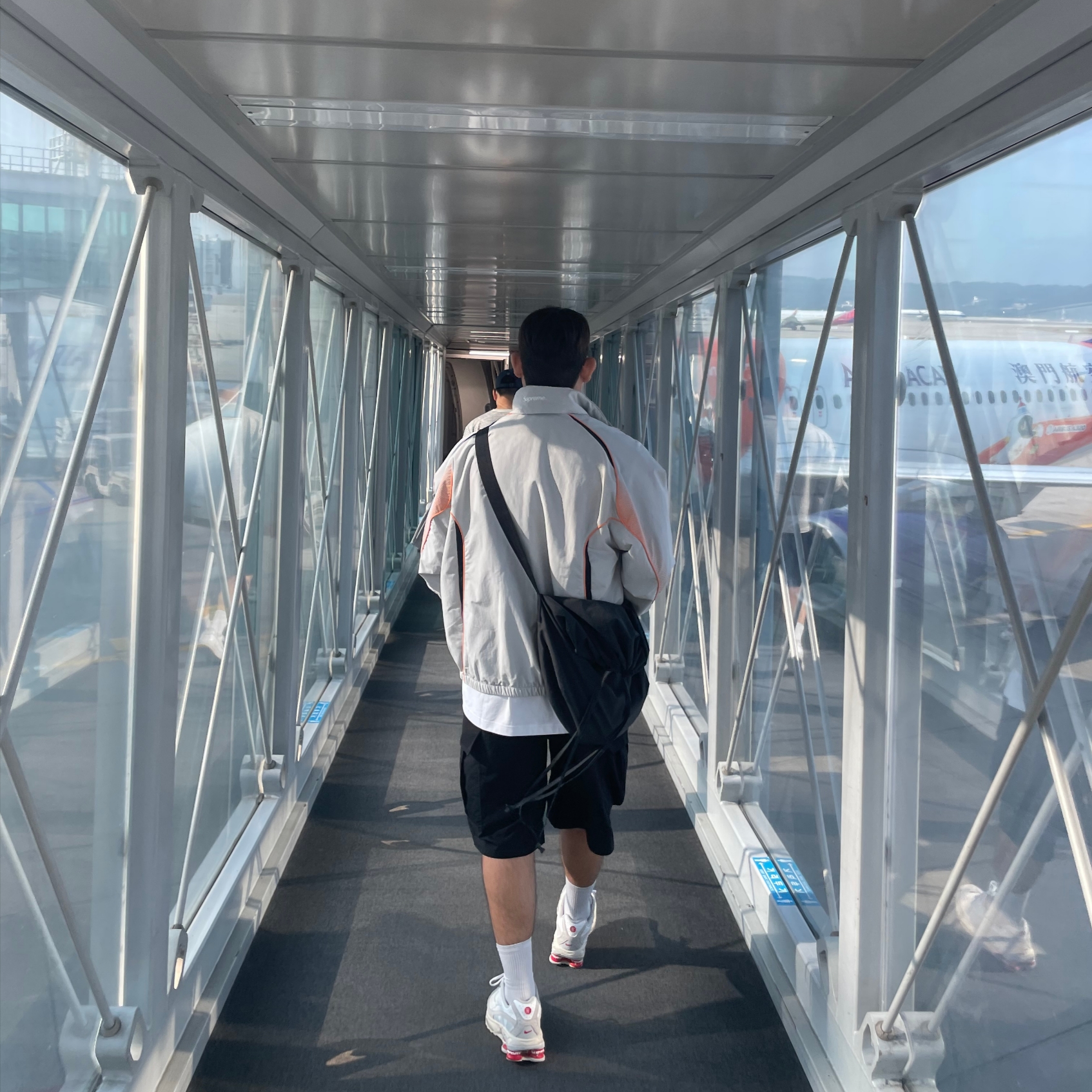 Supreme x Umbro Track Jacket Grey - 22SS, Nike x Supreme Shox Ride 2 SP White 착용 스타일 - 3