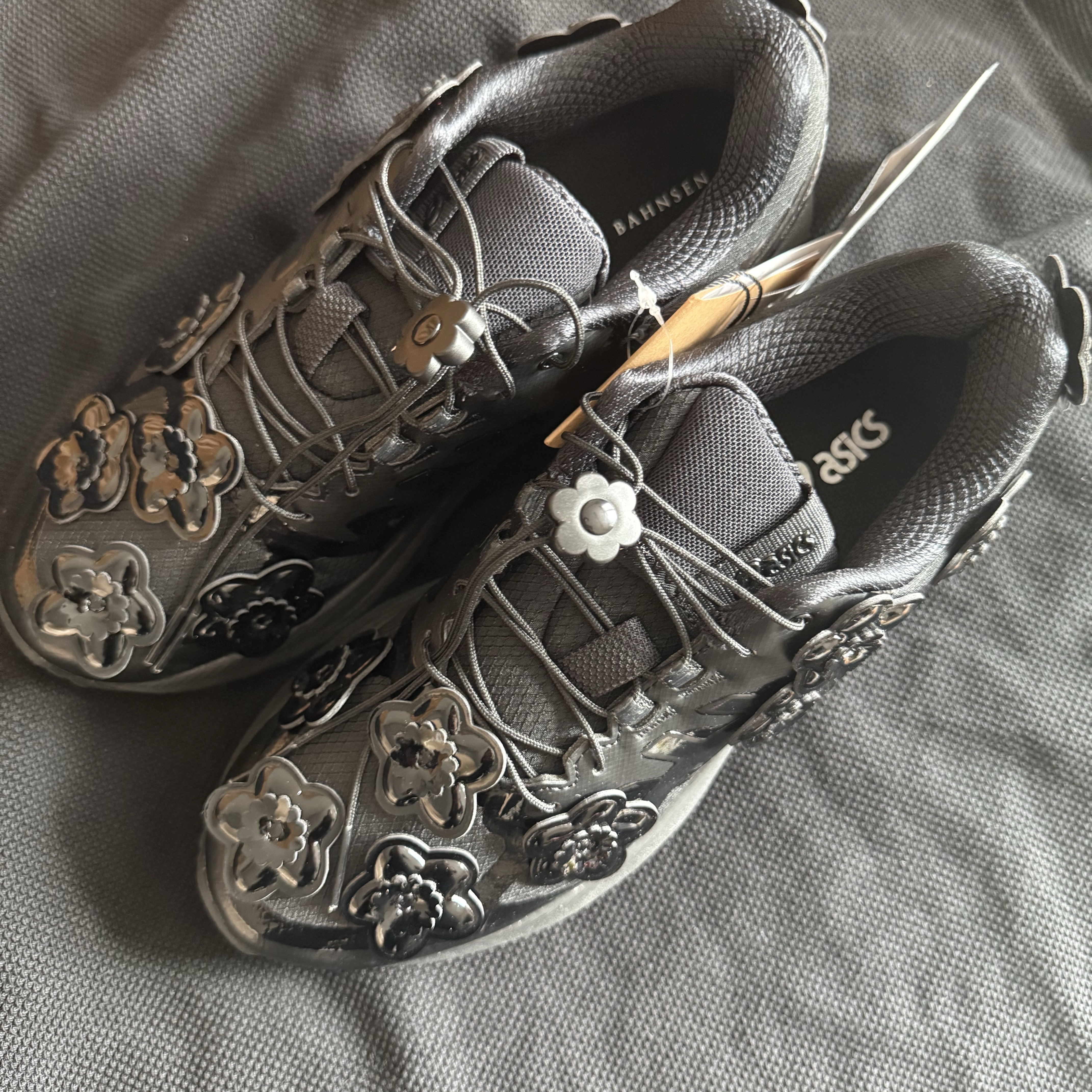 Asics x Cecilie Bahnsen Gel-Terrain Black 착용 스타일 - 2