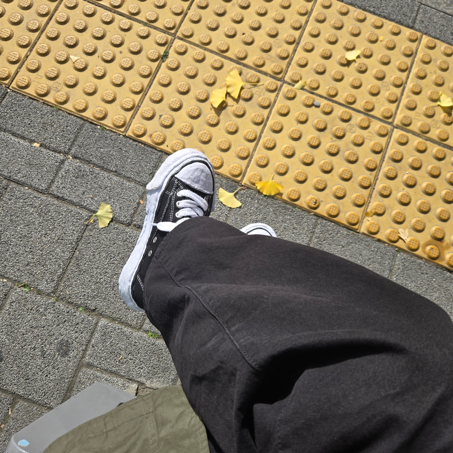 Maison Mihara Yasuhiro Peterson23 OG Sole Canvas Low-top Sneakers Black 착용 스타일 - 2