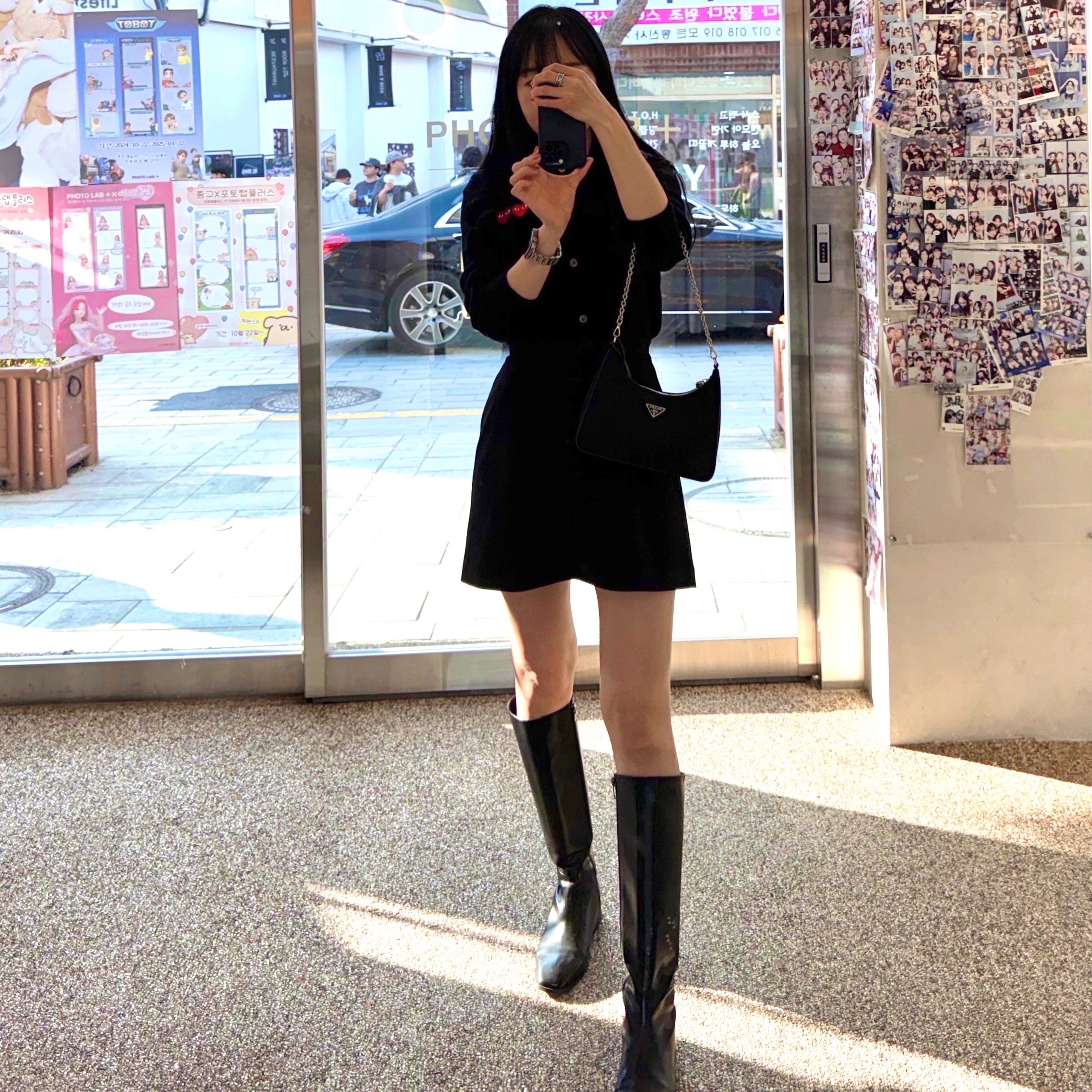 Prada Re-Edition 2005 Re-Nylon Shoulder Bag Black, Apple Watch Series 10 42mm Natural Titanium Case with Solo Loop Black (Korean Ver.) 착용 스타일