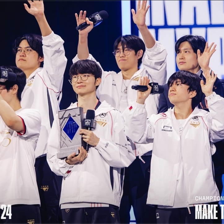 T1 2024 Uniform Worlds Jacket White (Non Marking Ver.) 착용 스타일 - 1