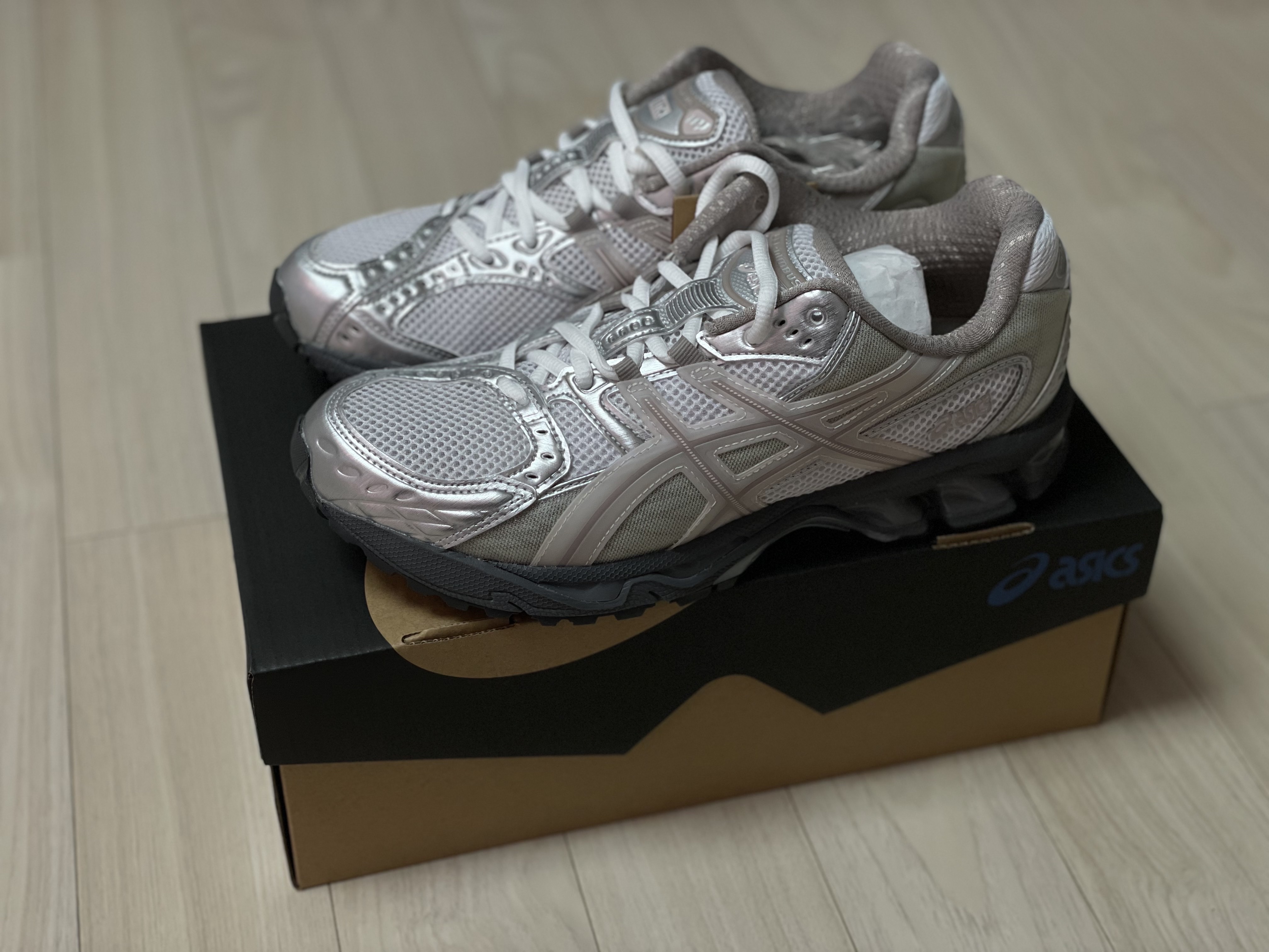 Asics x Ronnie Fieg Gel-Nimbus 10.1 White Morganite 착용 스타일 - 8