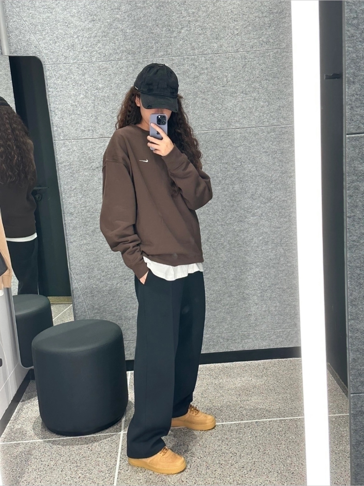 Nike Solo Swoosh Fleece Crew Baroque Brown - Asia 착용 스타일