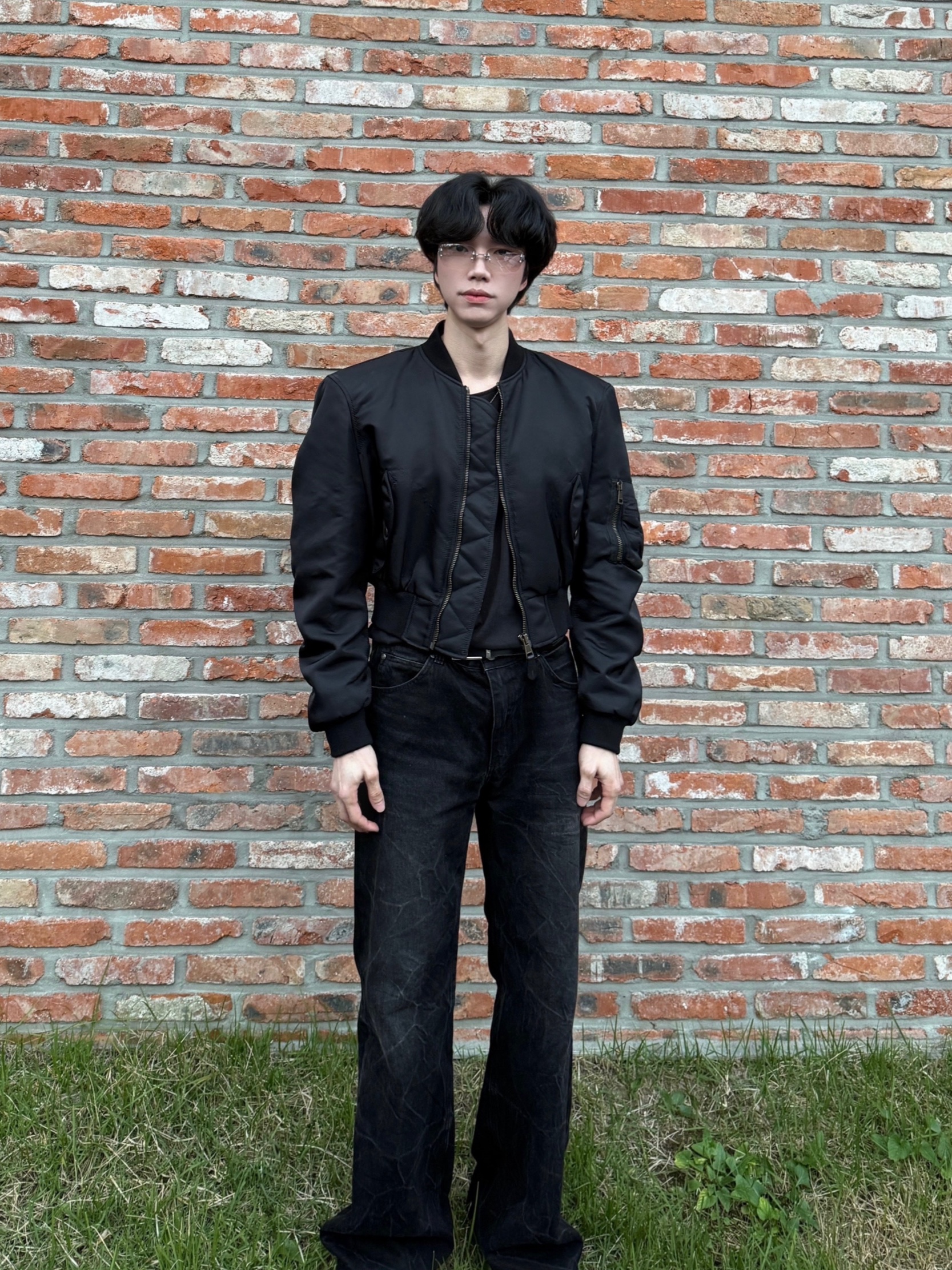Balenciaga Bomber Dark Green, Nike x Martine Rose Shox MR4 Black 착용 스타일 - 5