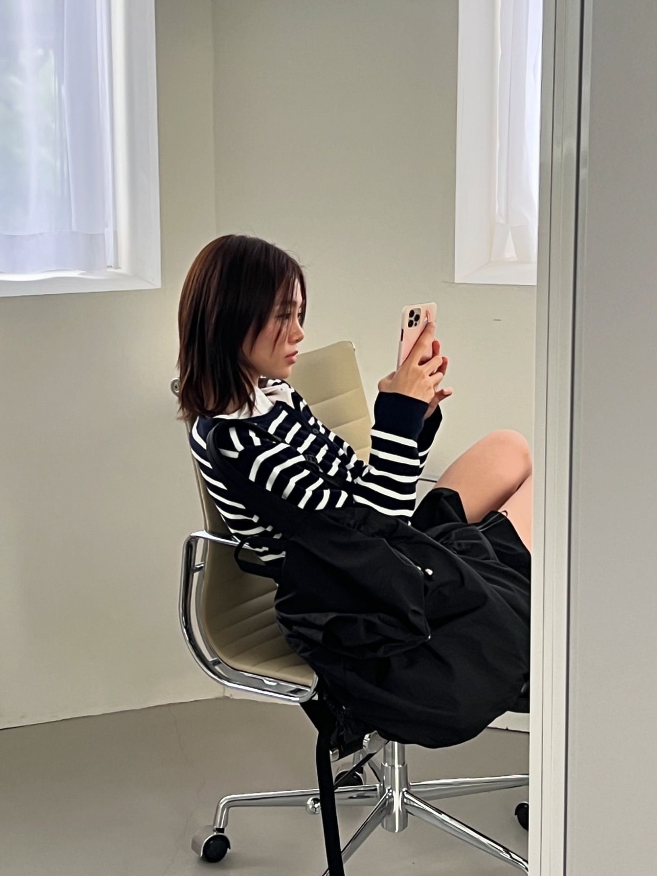 ACOC Blooming Backpack Black 착용 스타일 - 4