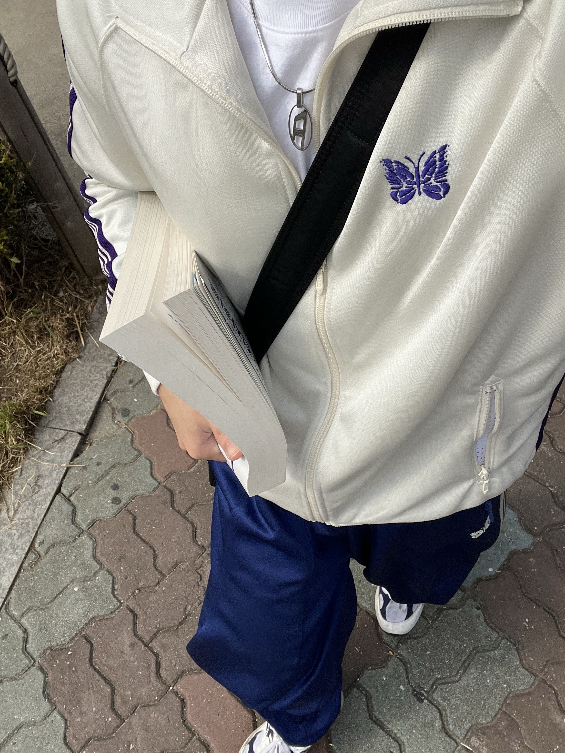 Needles H.D. Track Pants Poly Smooth Royal, Needles Track Jacket Poly Smooth Ice White 착용 스타일 - 1
