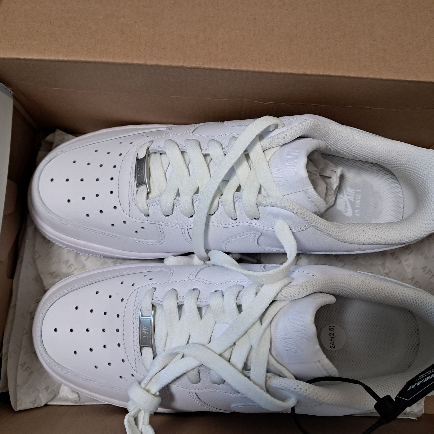 Nike Air Force 1 '07 Low White 착용 스타일 - 2