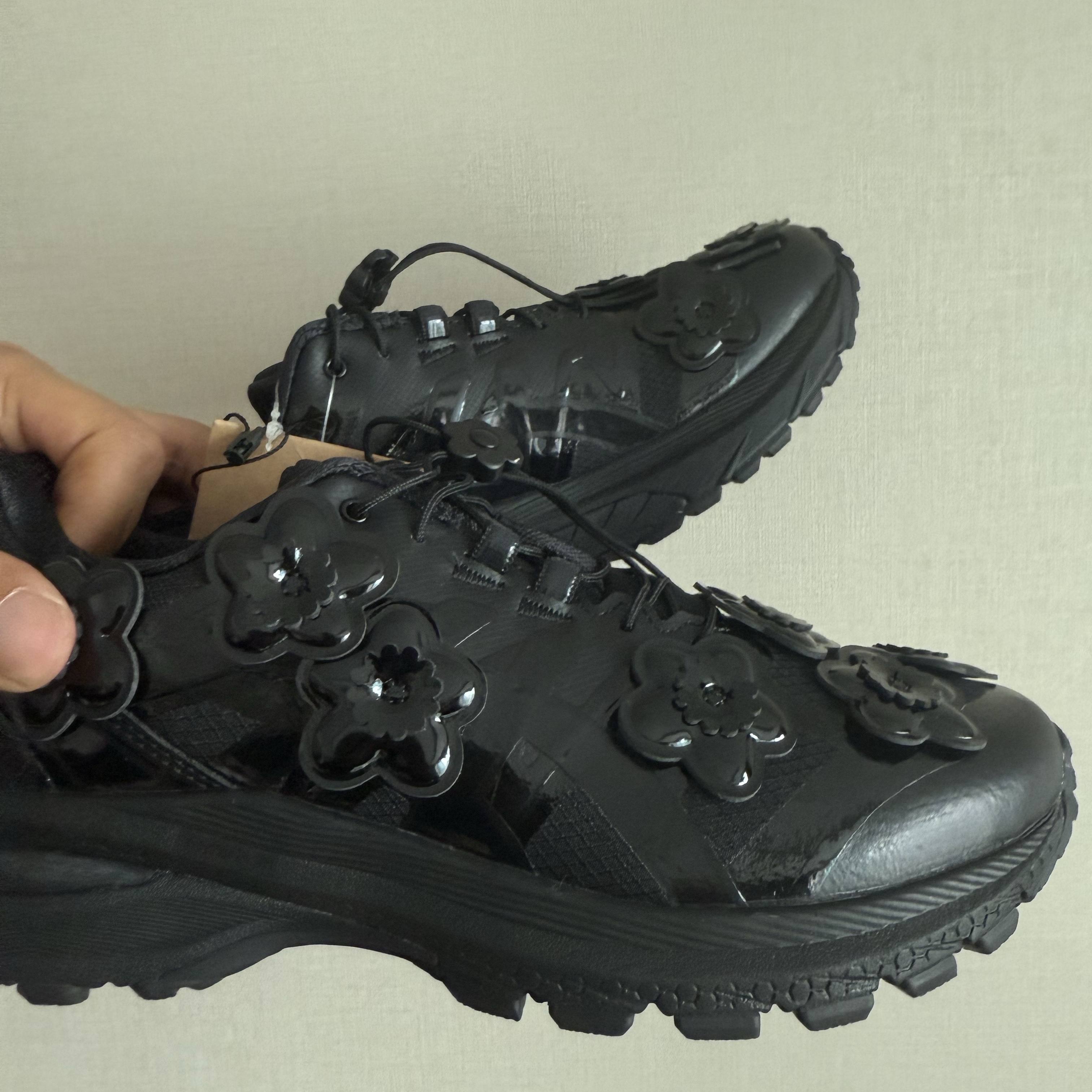 Asics x Cecilie Bahnsen Gel-Terrain Black 착용 스타일 - 3