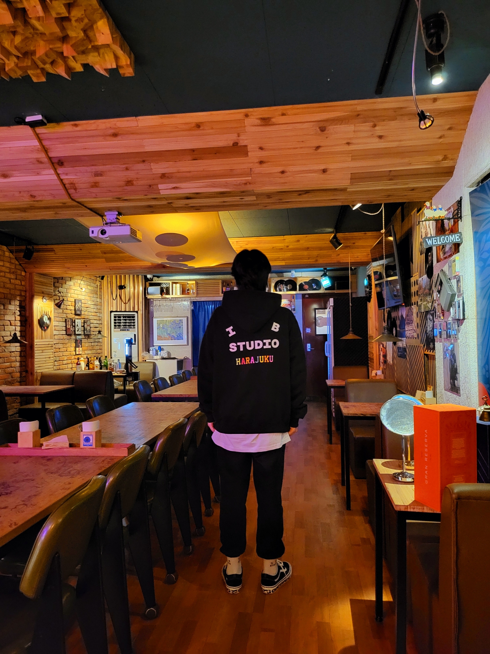 IAB Studio Harajuku Hoodie Black - Harajuku Exclusive, Vans x CDG OTW Old Skool Black 착용 스타일
