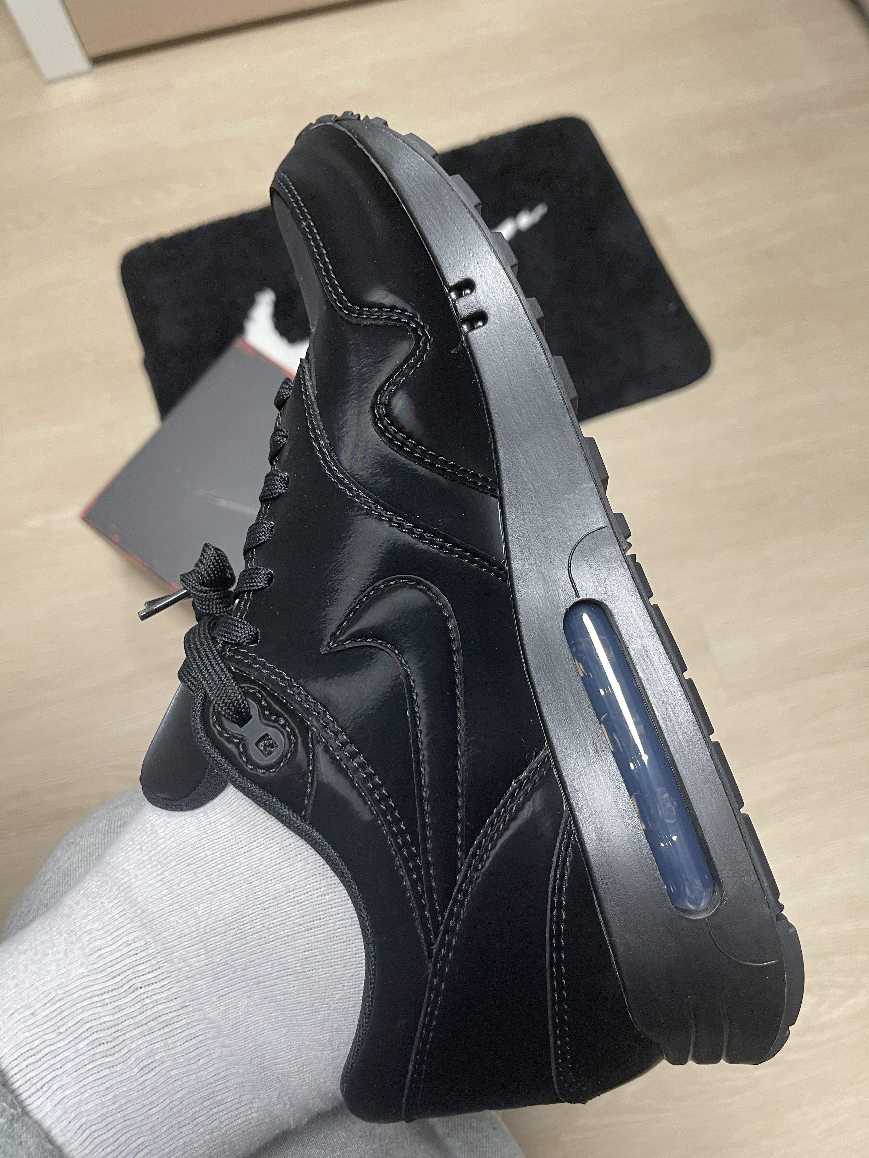 Nike Air Max 1 '86 Black 착용 스타일 - 3