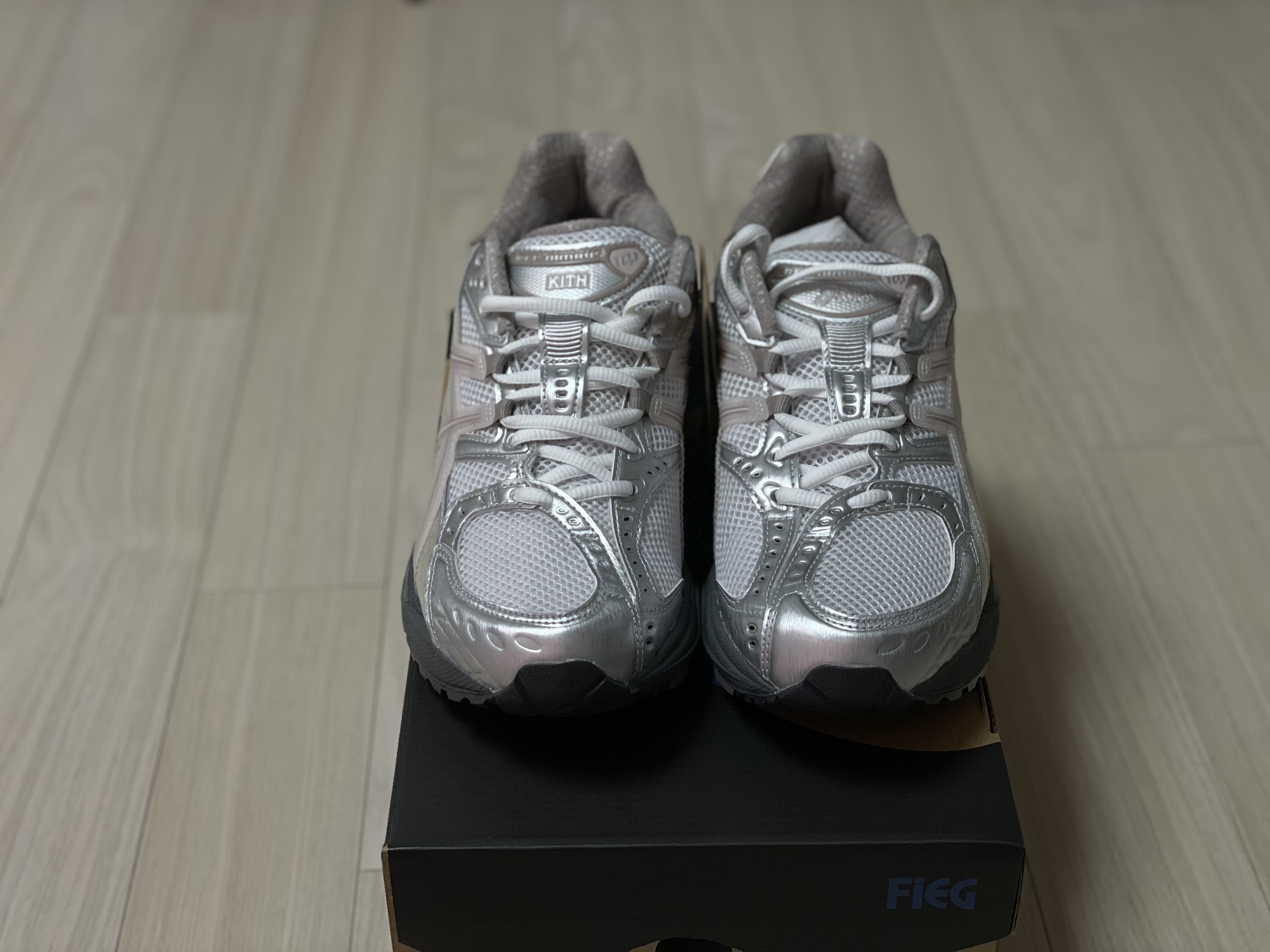 Asics x Ronnie Fieg Gel-Nimbus 10.1 White Morganite 착용 스타일 - 7