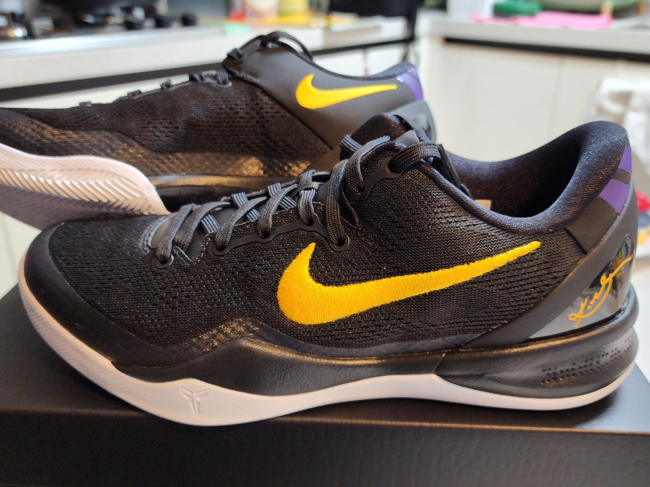 Nike Kobe 8 Protro Black and University Gold 착용 스타일 - 1