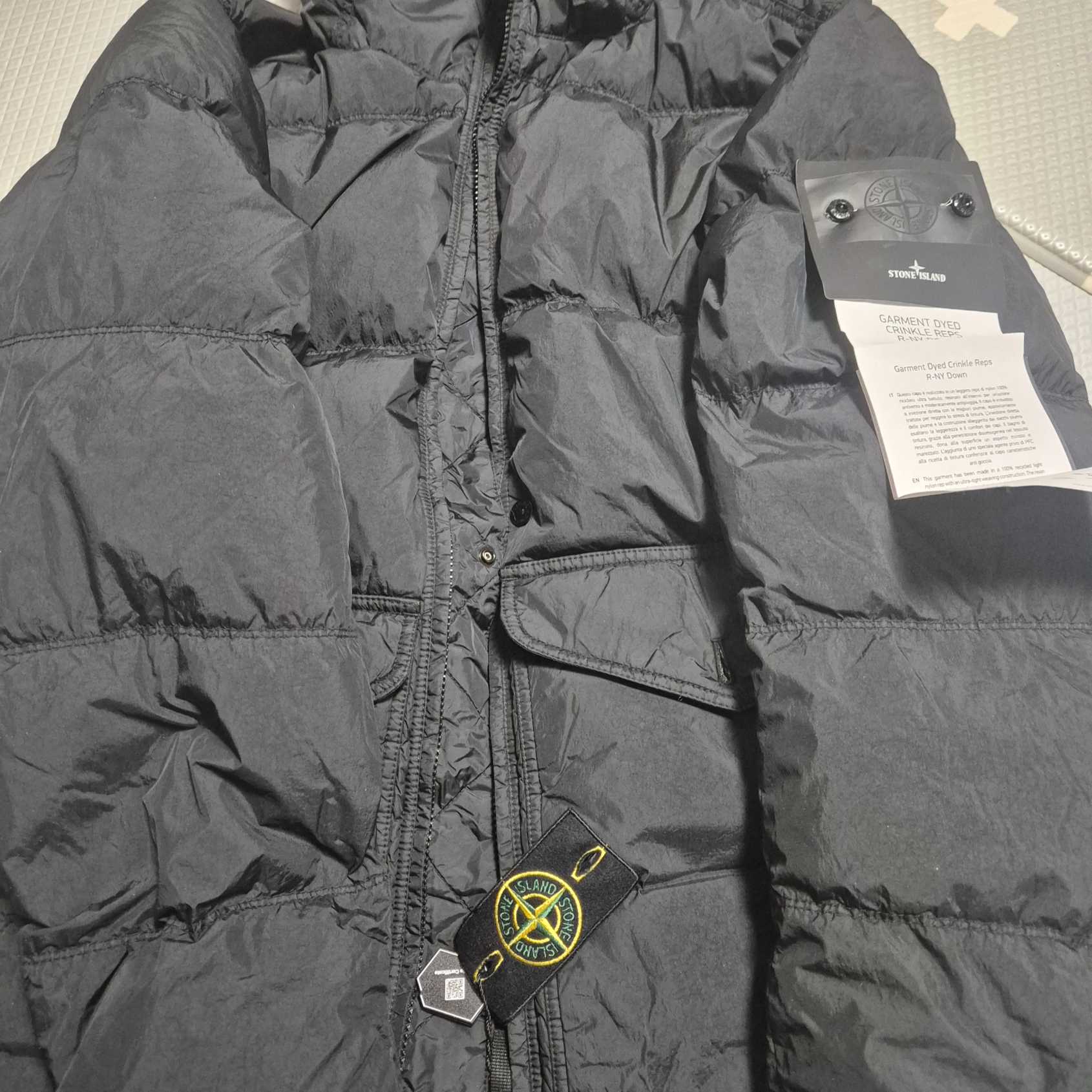 Stone Island 40723 Crinkle Reps Hooded Down Jacket Black - 24FW 착용 스타일
