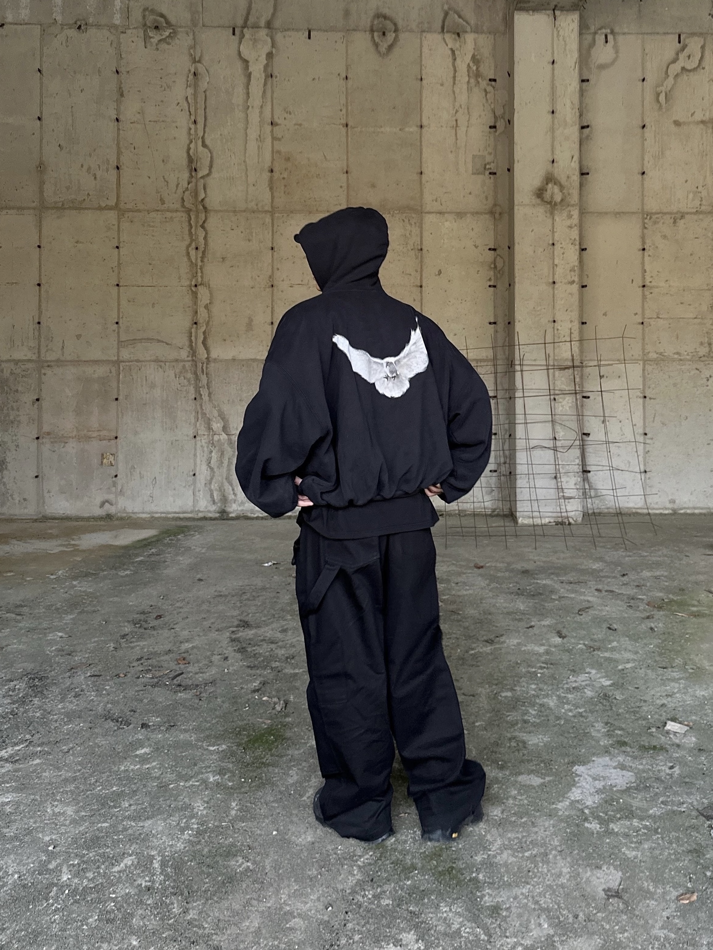 Yeezy Gap Engineered By Balenciaga Dove Hoodie Washed Black, Roa Hiking Katharina Ecostep Vibram Sole Sand 착용 스타일 - 3