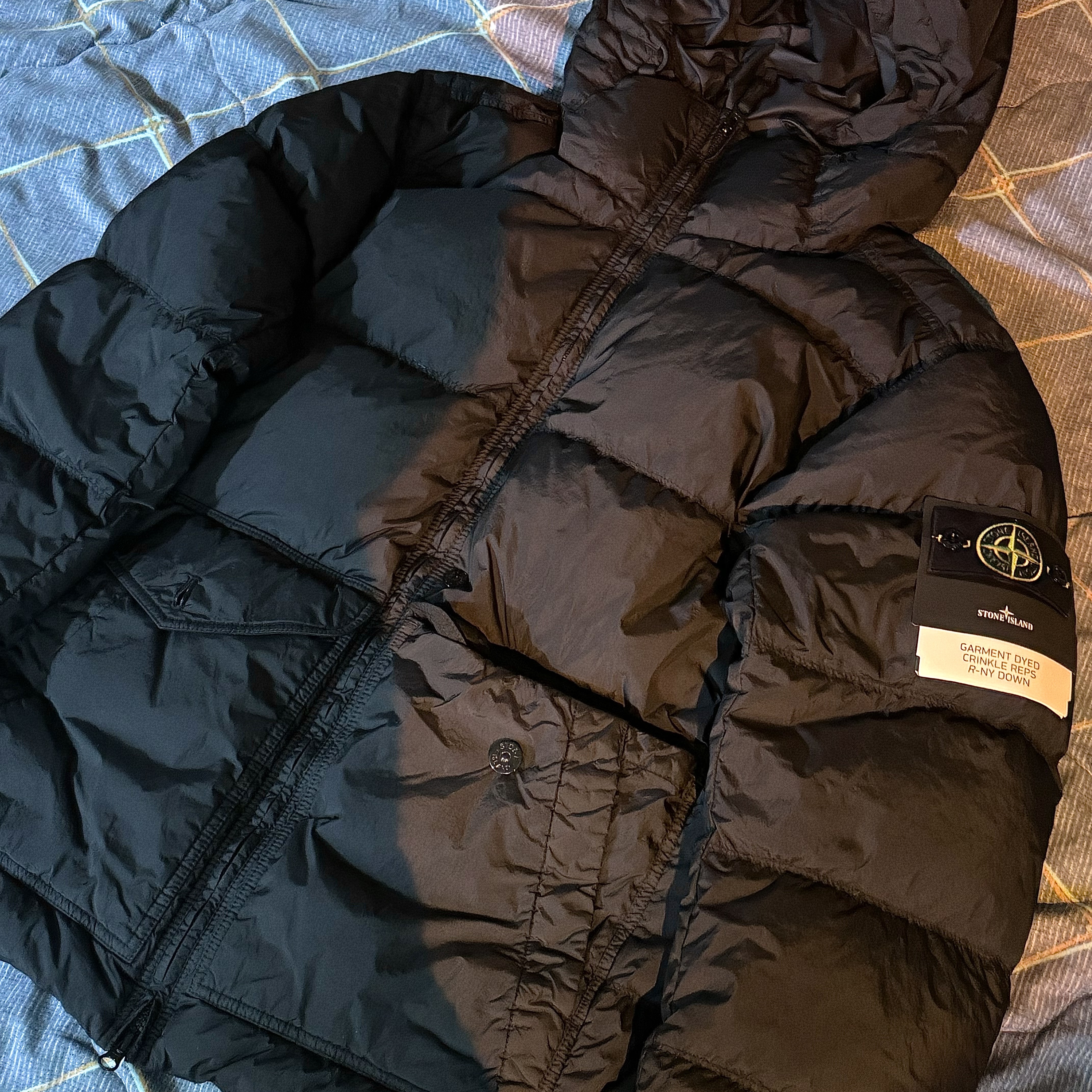 Stone Island 40723 Crinkle Reps Hooded Down Jacket Black - 24FW 착용 스타일