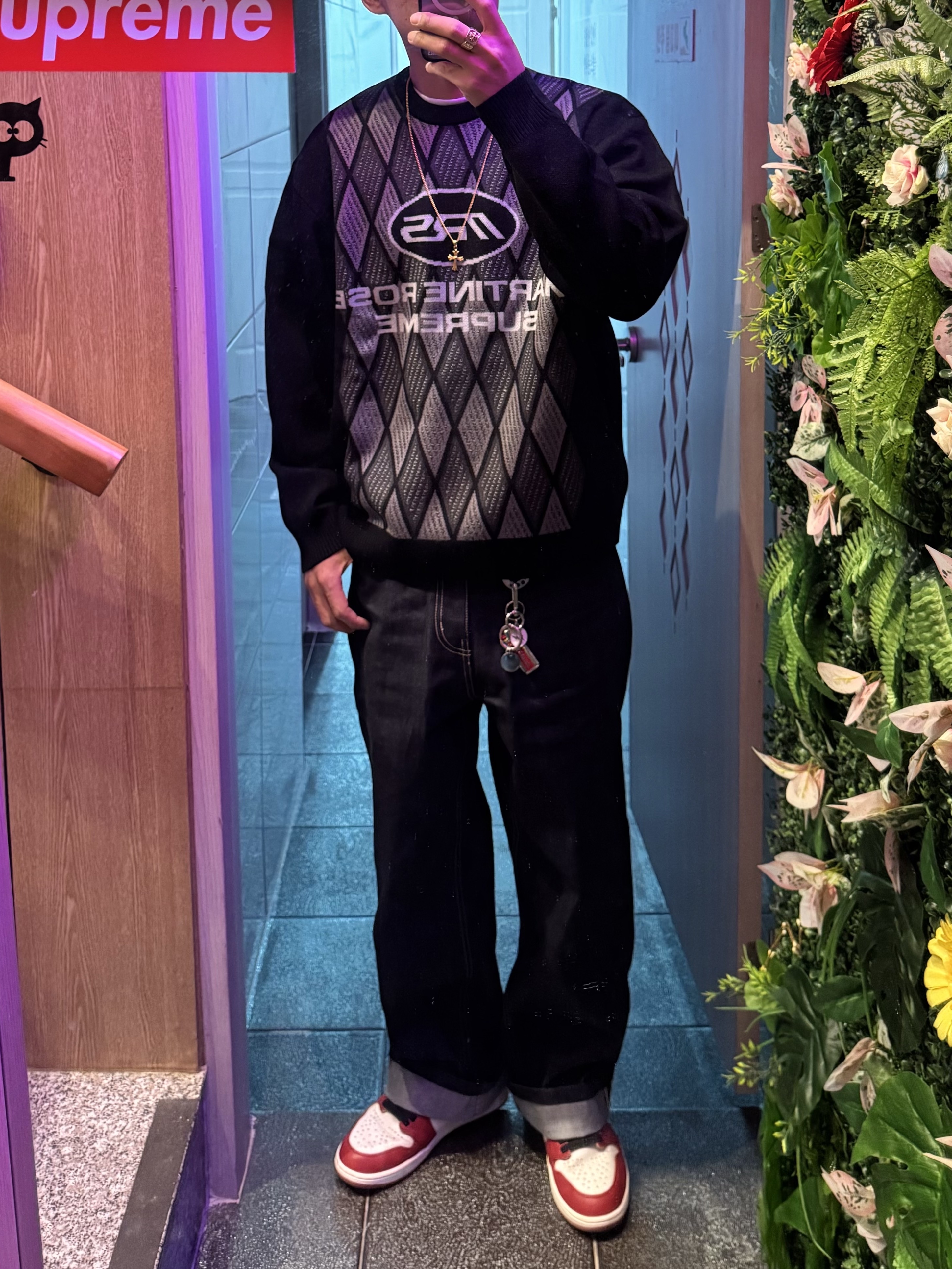 Supreme x Martine Rose Sweater Black - 24FW, Jordan 1 Retro High OG Chicago 2022 착용 스타일