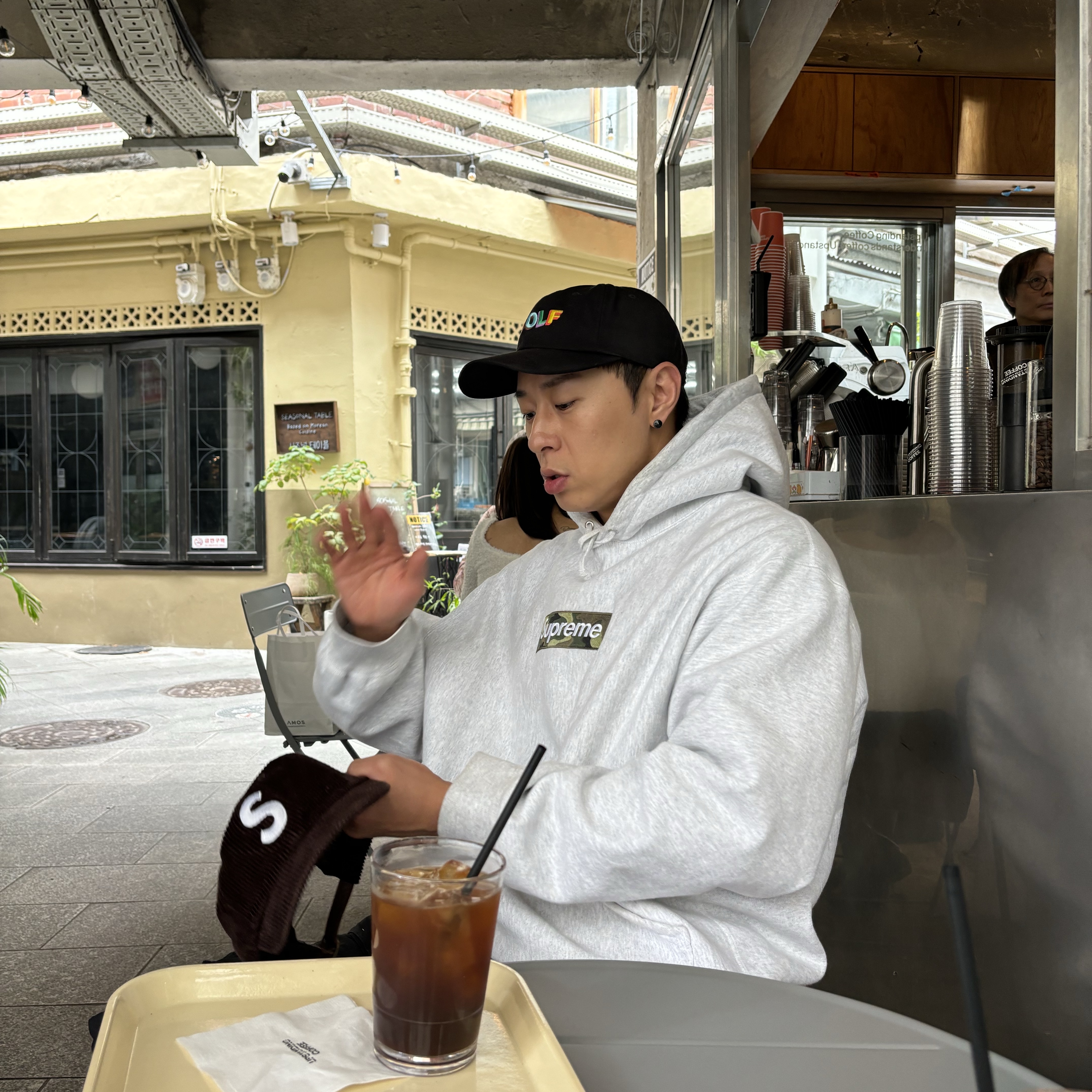 Supreme Box Logo Hooded Sweatshirt Ash Grey - 23FW, Supreme Corduroy S Logo 6-Panel Dark Brown - 24FW 착용 스타일