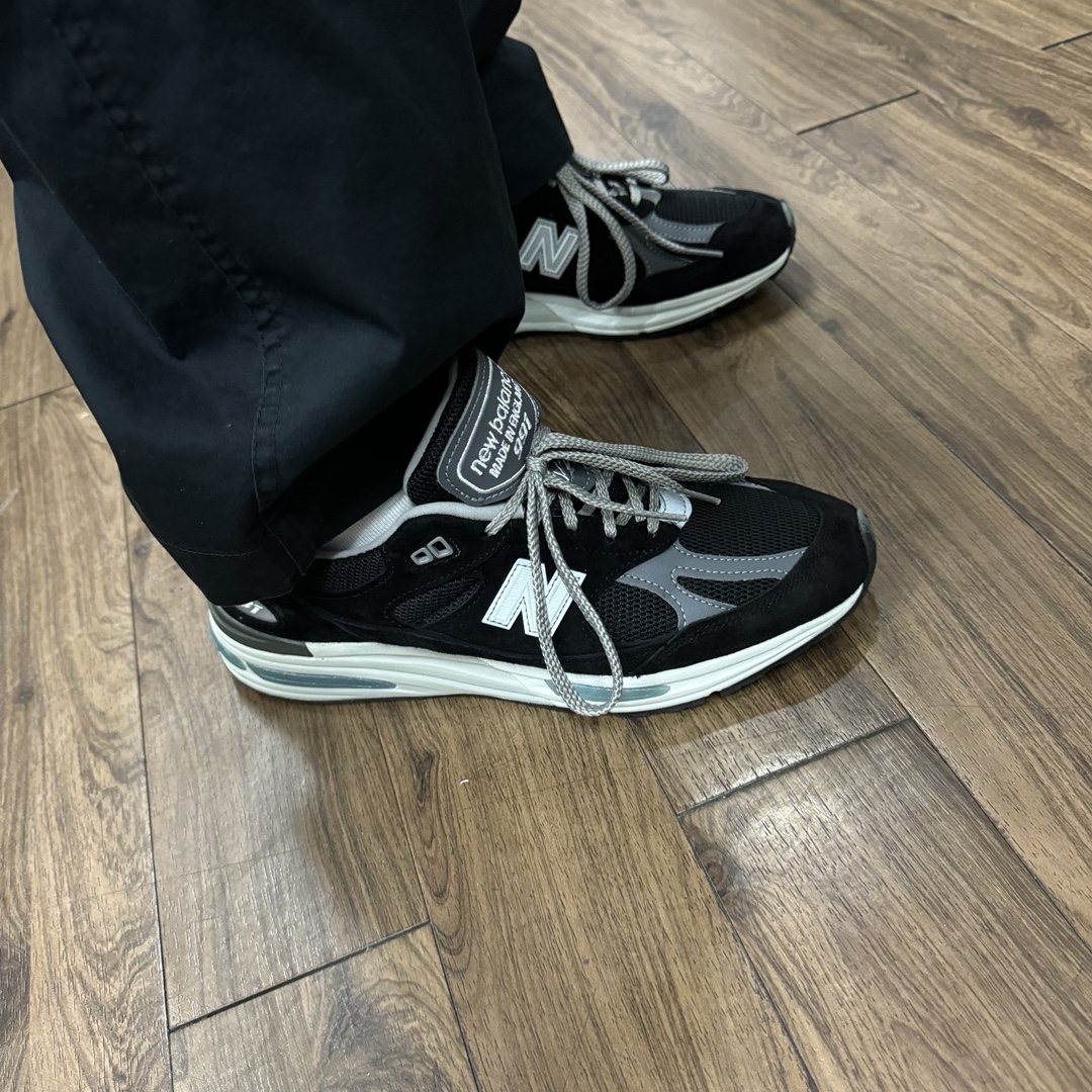 New Balance 991v2 Made in UK Black 착용 스타일 - 2