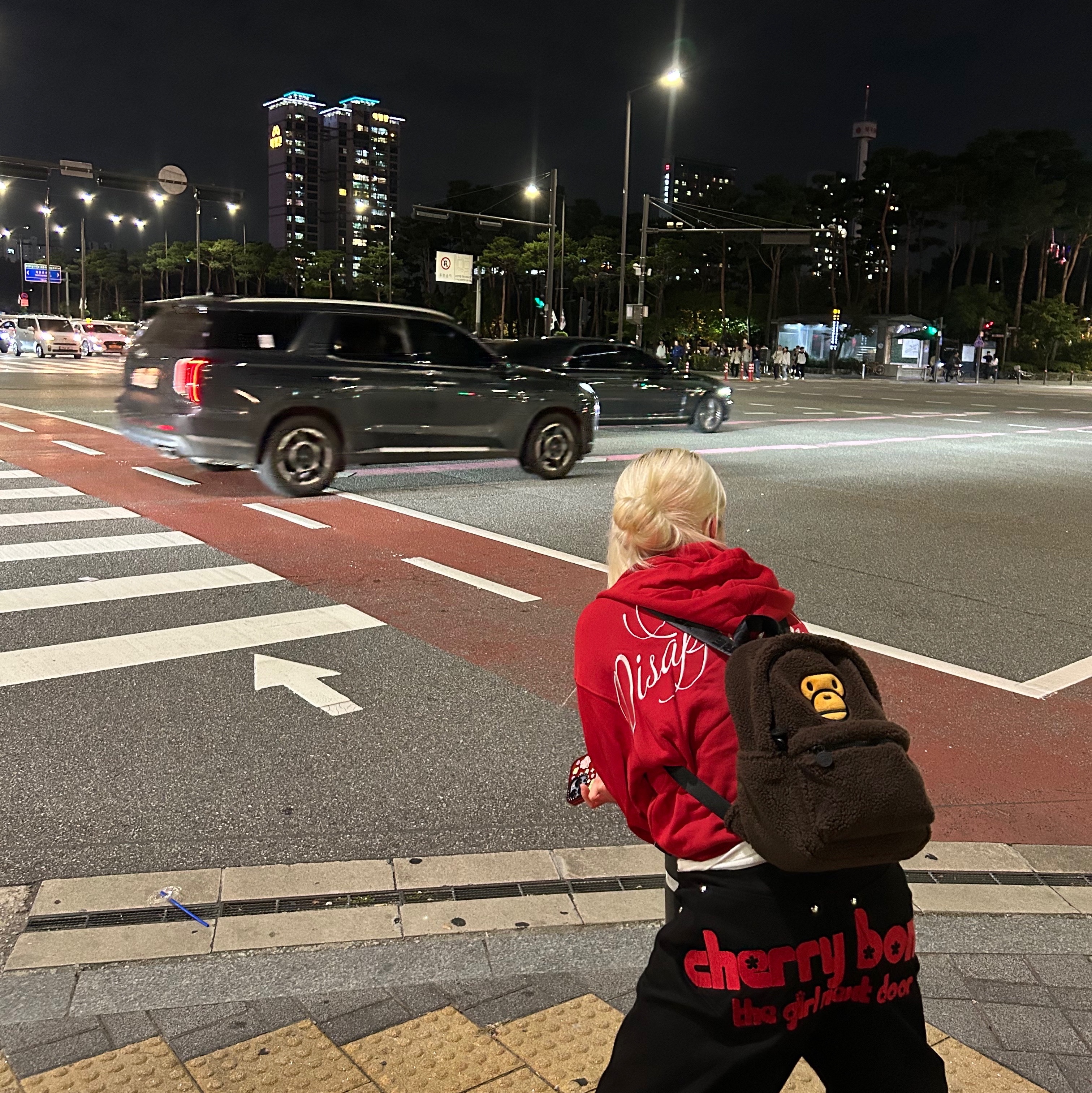 BAPE Baby Milo Mini Fur Backpack Brown 착용 스타일