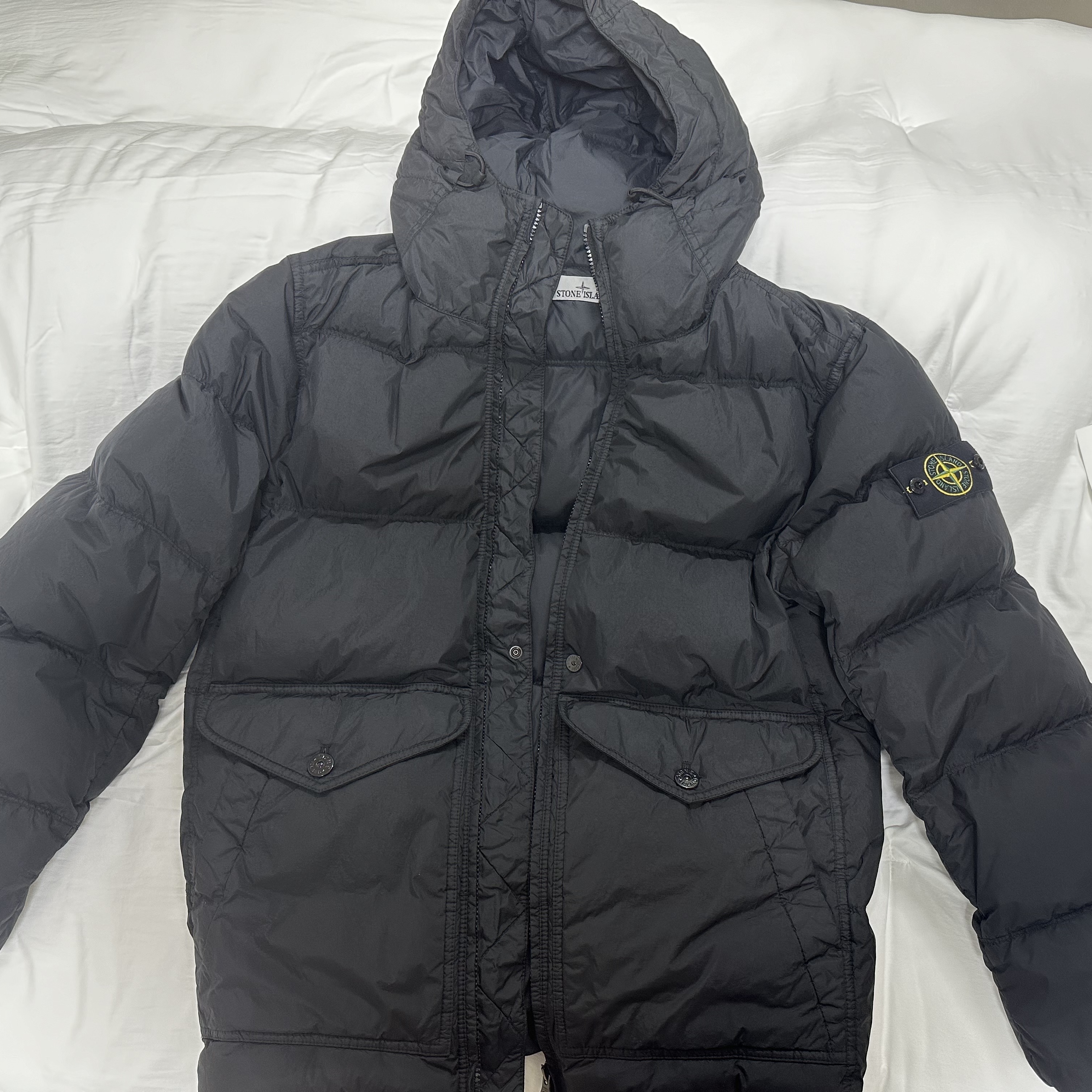 Stone Island 40723 Crinkle Reps Hooded Down Jacket Black - 24FW 착용 스타일