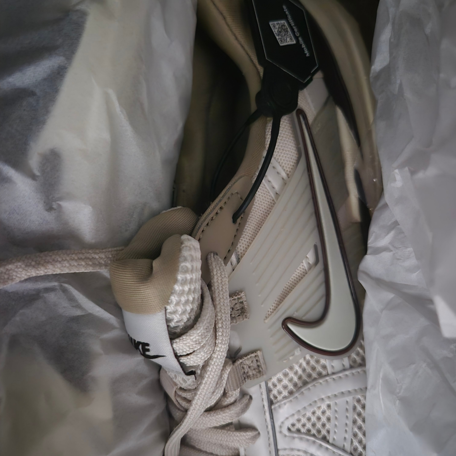 Nike V2K Run Light Orewood Brown Khaki 착용 스타일