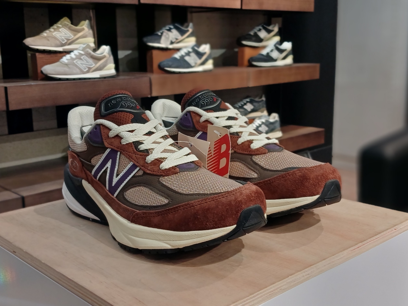 New Balance 996 Made in USA Navy, New Balance 990v4 Made in USA Navy Silver 착용 스타일 - 4
