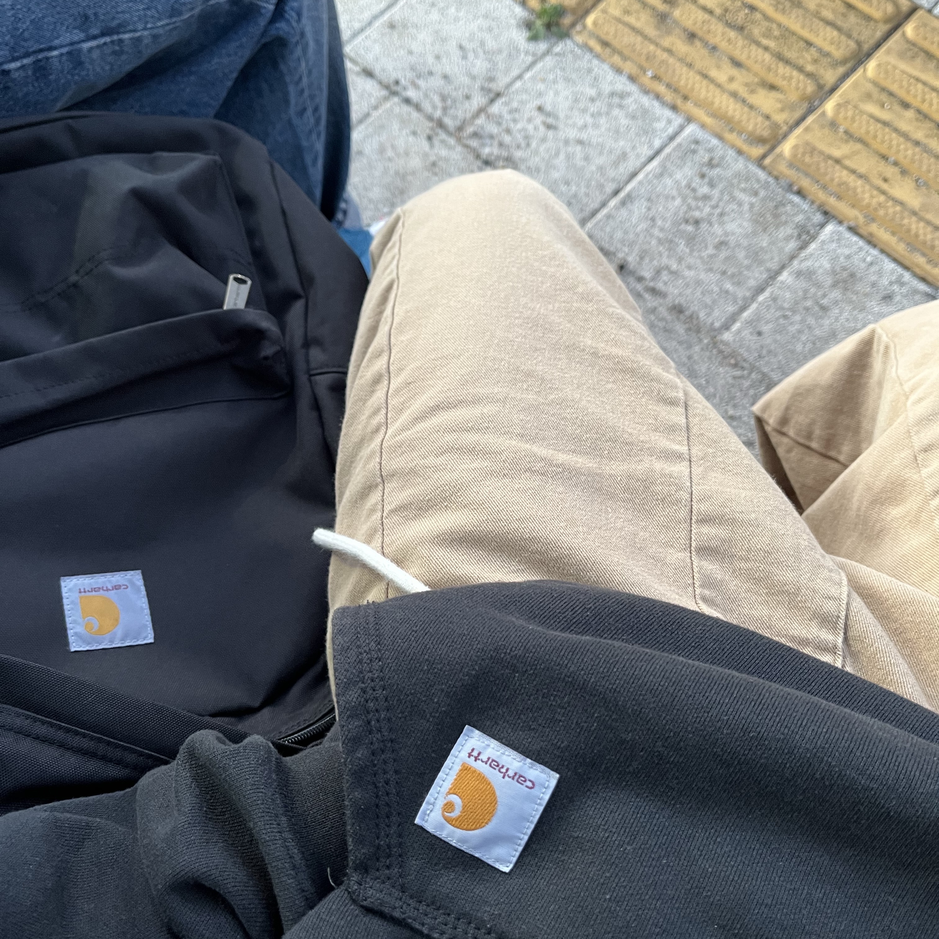 Carhartt Loose Fit Midweight Regular Full Zip Sweatshirt Black, Carhartt Classic Laptop Backpack 21L Black 착용 스타일
