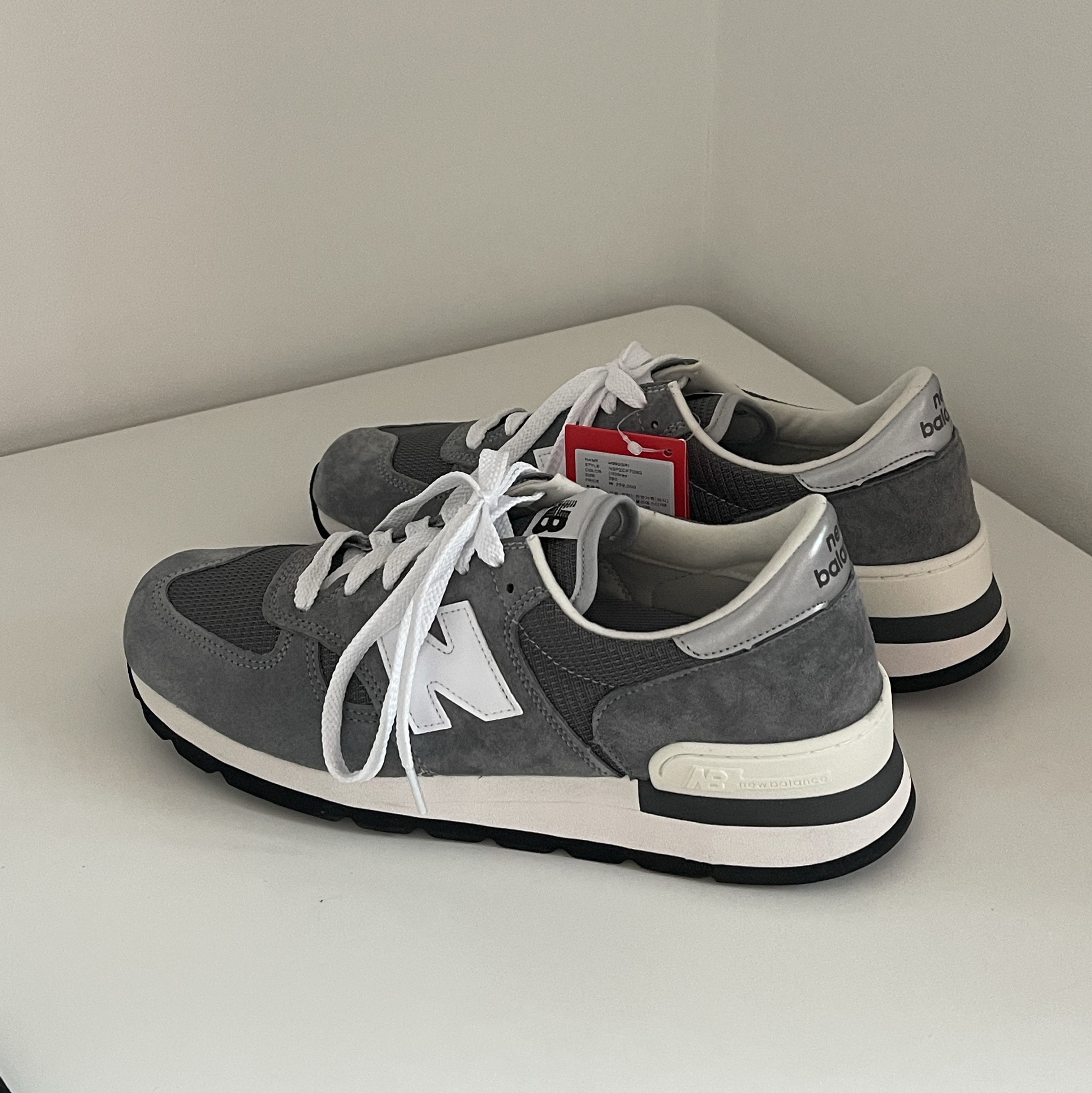 New Balance 990v1 Made in USA Grey White 착용 스타일