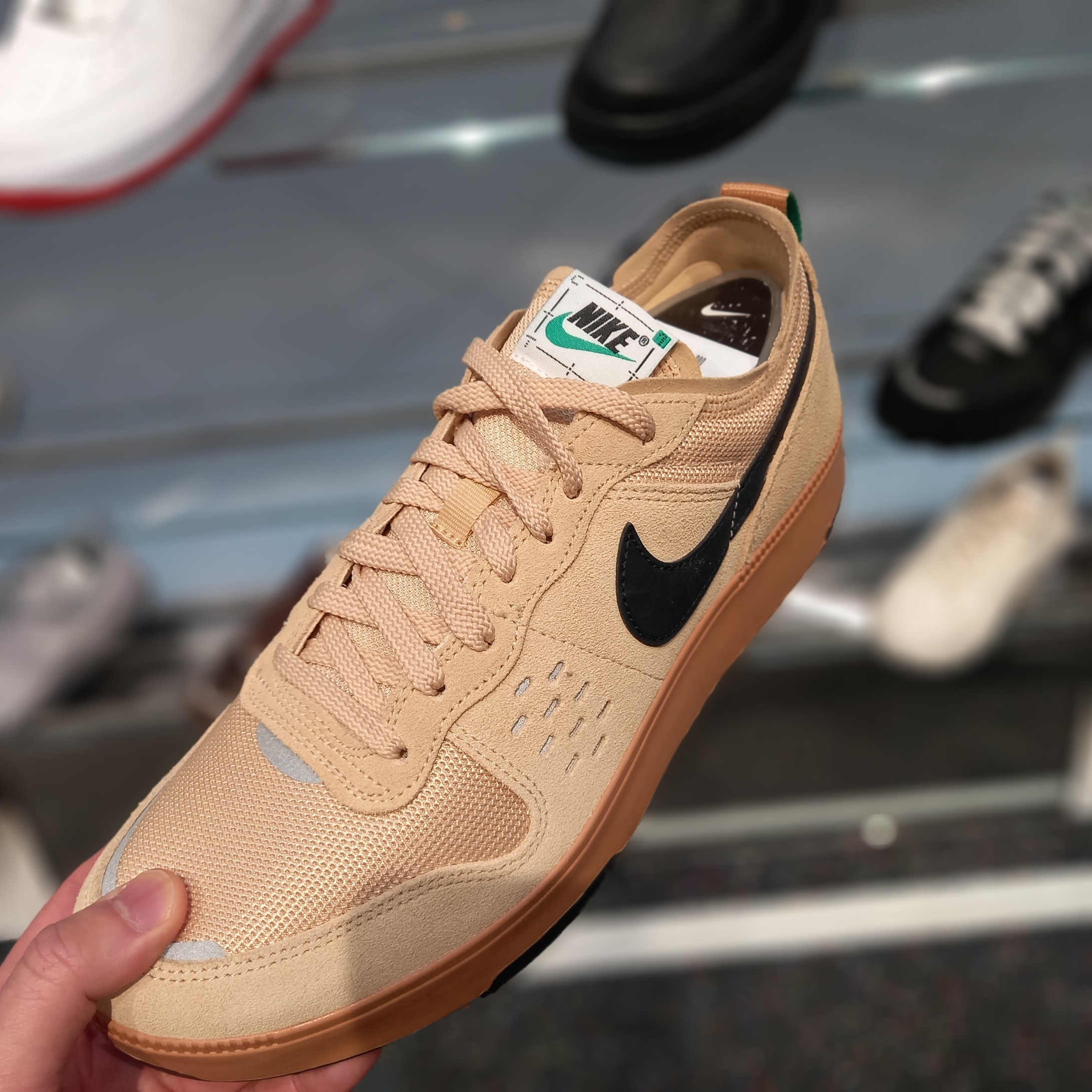 (W) Nike Air Force 1 '07 WB Flax Wheat, Nike C1TY Black Stadium Green 착용 스타일 - 4