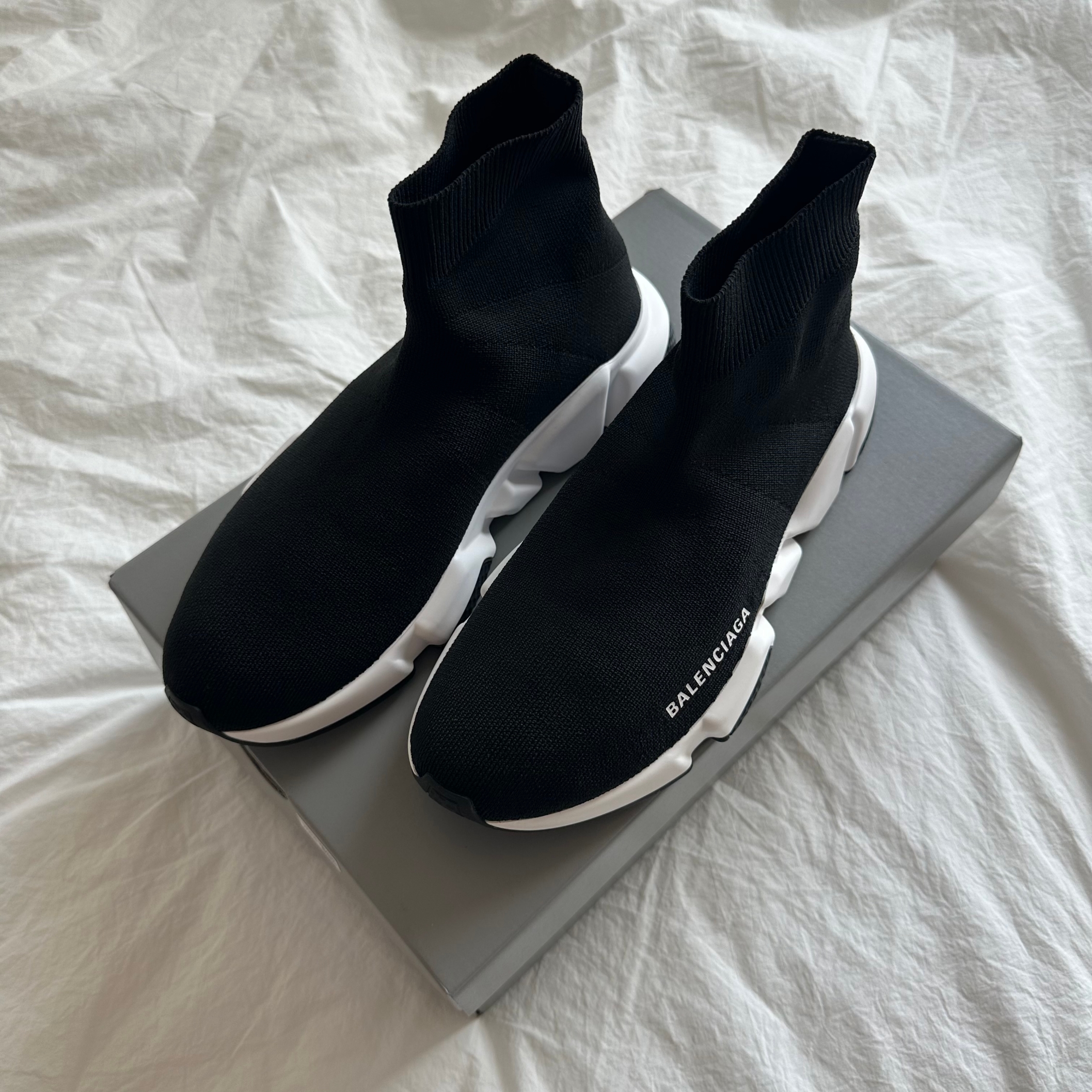 (W) Balenciaga Speed Trainer Black White 2021/2022, Balenciaga Speed Trainer Black White 2021/2022 착용 스타일 - 1