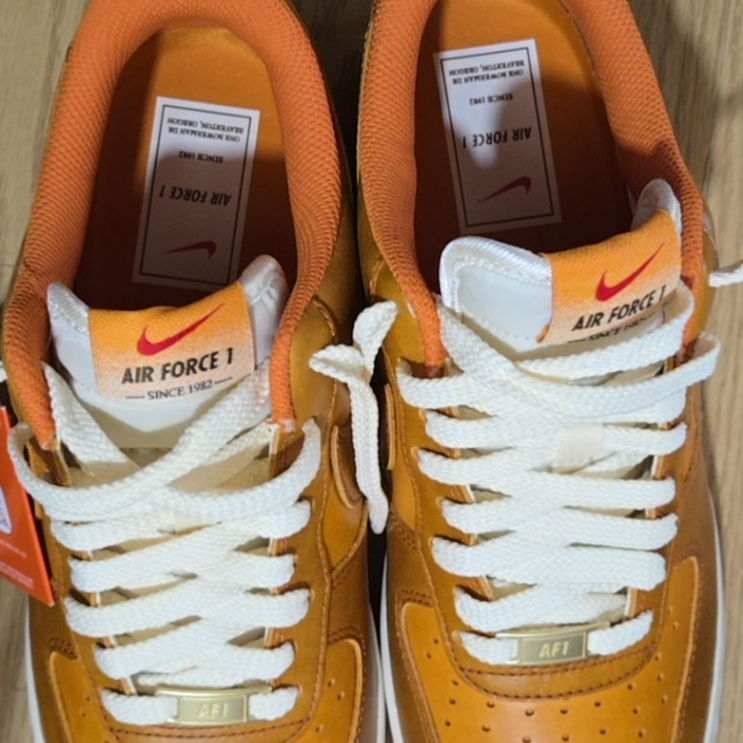 Nike Air Force 1 '07 LV8 Russet and Sunset 착용 스타일 - 2