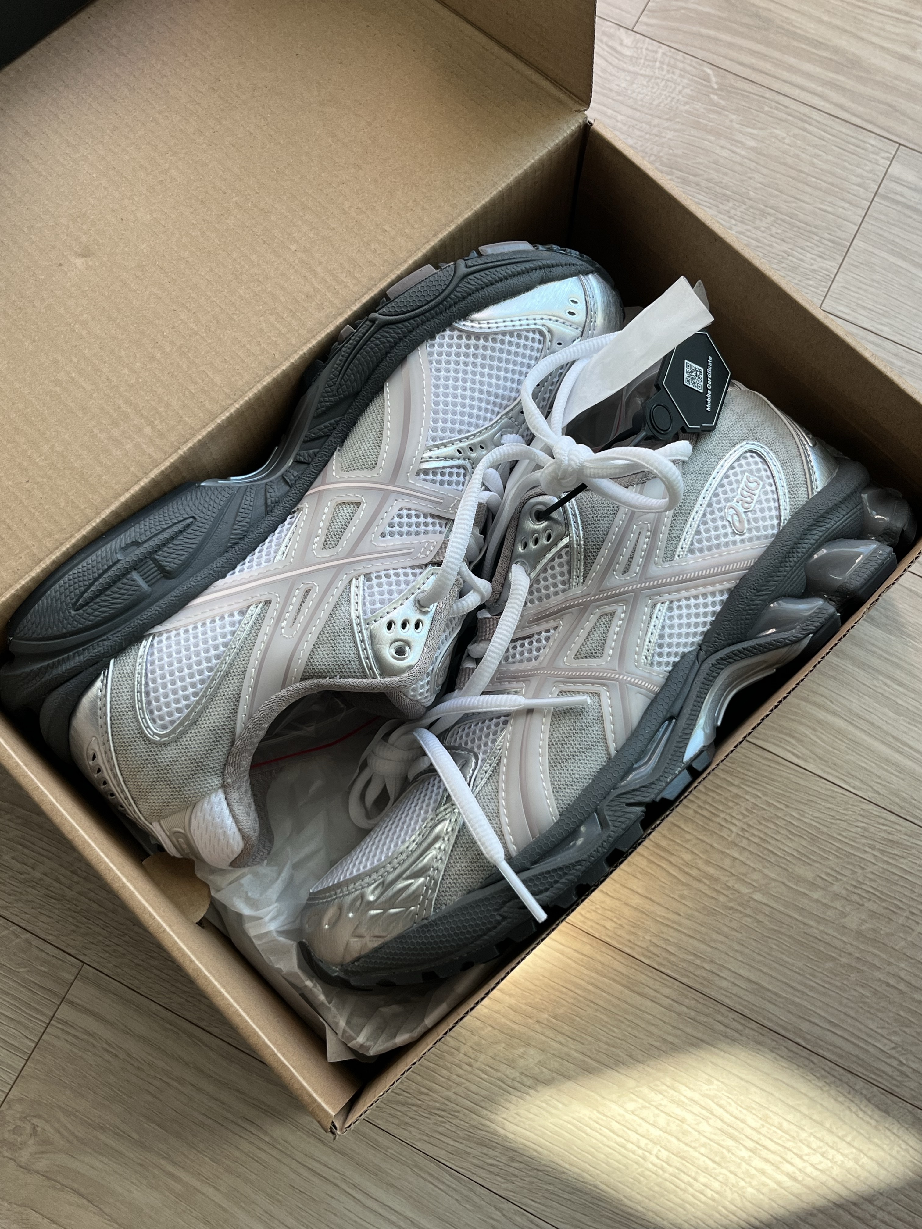 Asics x Ronnie Fieg Gel-Nimbus 10.1 White Morganite 착용 스타일 - 2