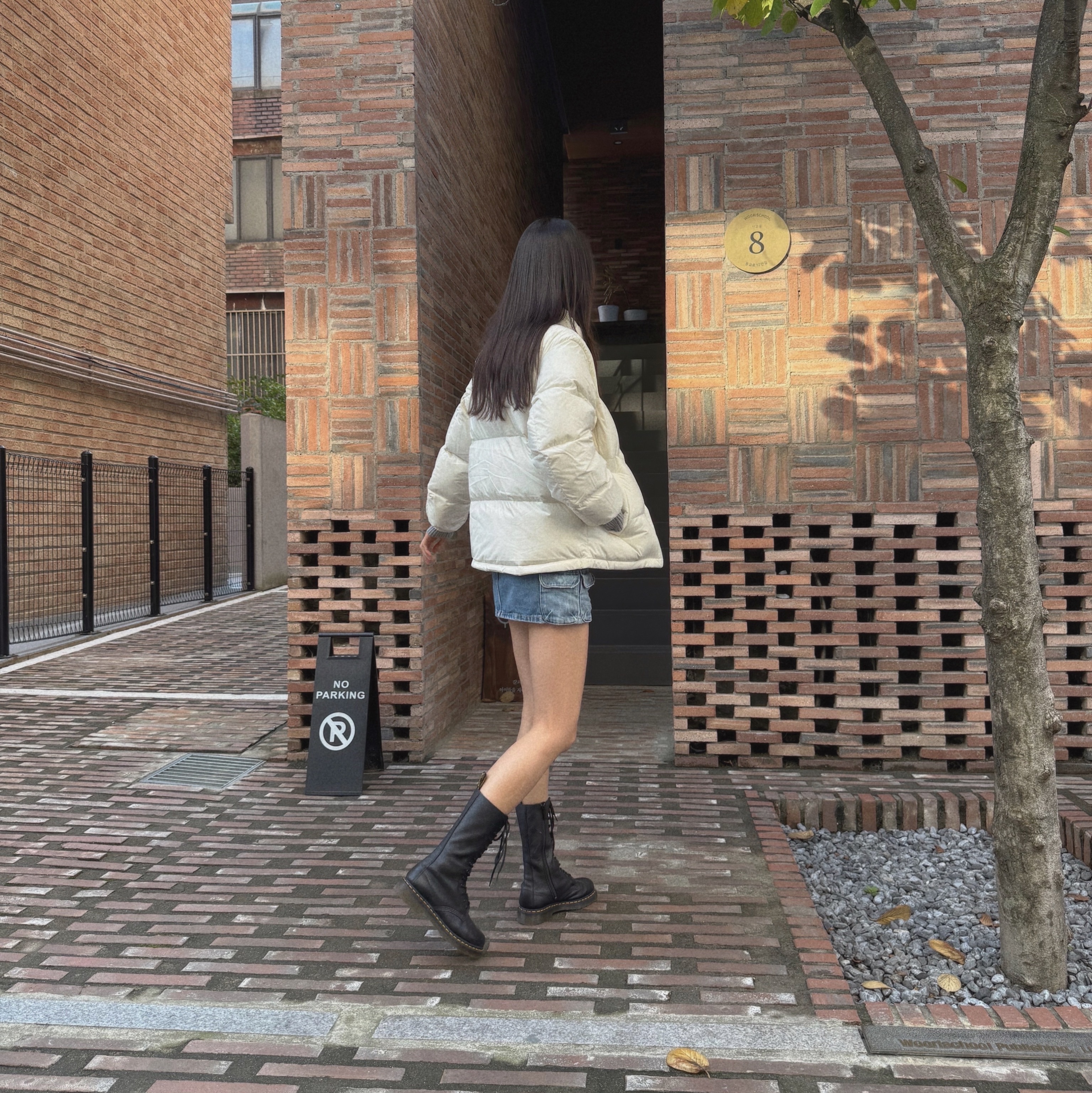 (W) Dr. Martens Audrick 20 Eye Leather Knee High Platform Boots Black, (W) Discovery Expedition Pictor U Goose Down Lightweight Padding Ivory 착용 스타일 - 2