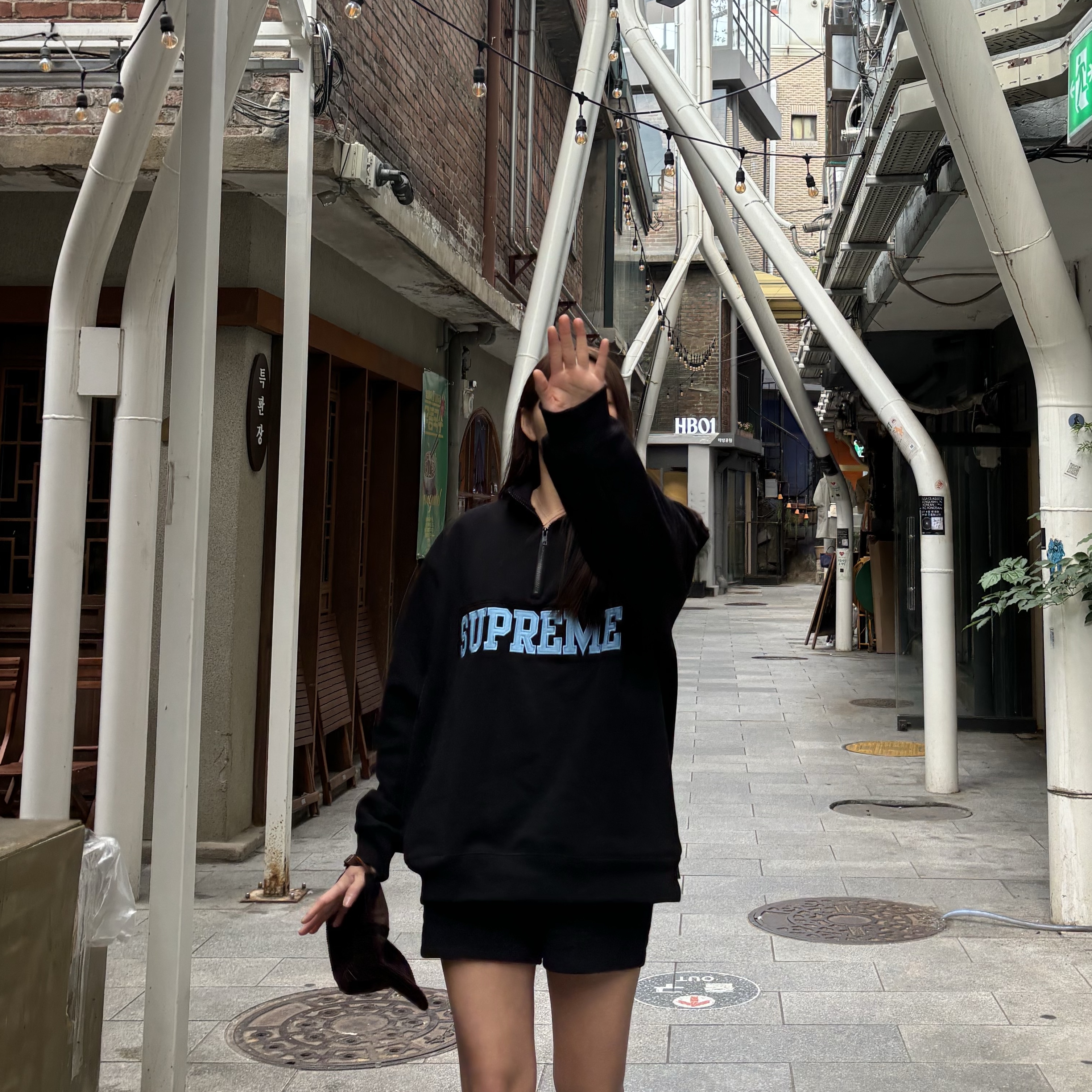 Supreme Collegiate Half Zip Pullover Black - 24FW, Supreme Corduroy S Logo 6-Panel Dark Brown - 24FW 착용 스타일