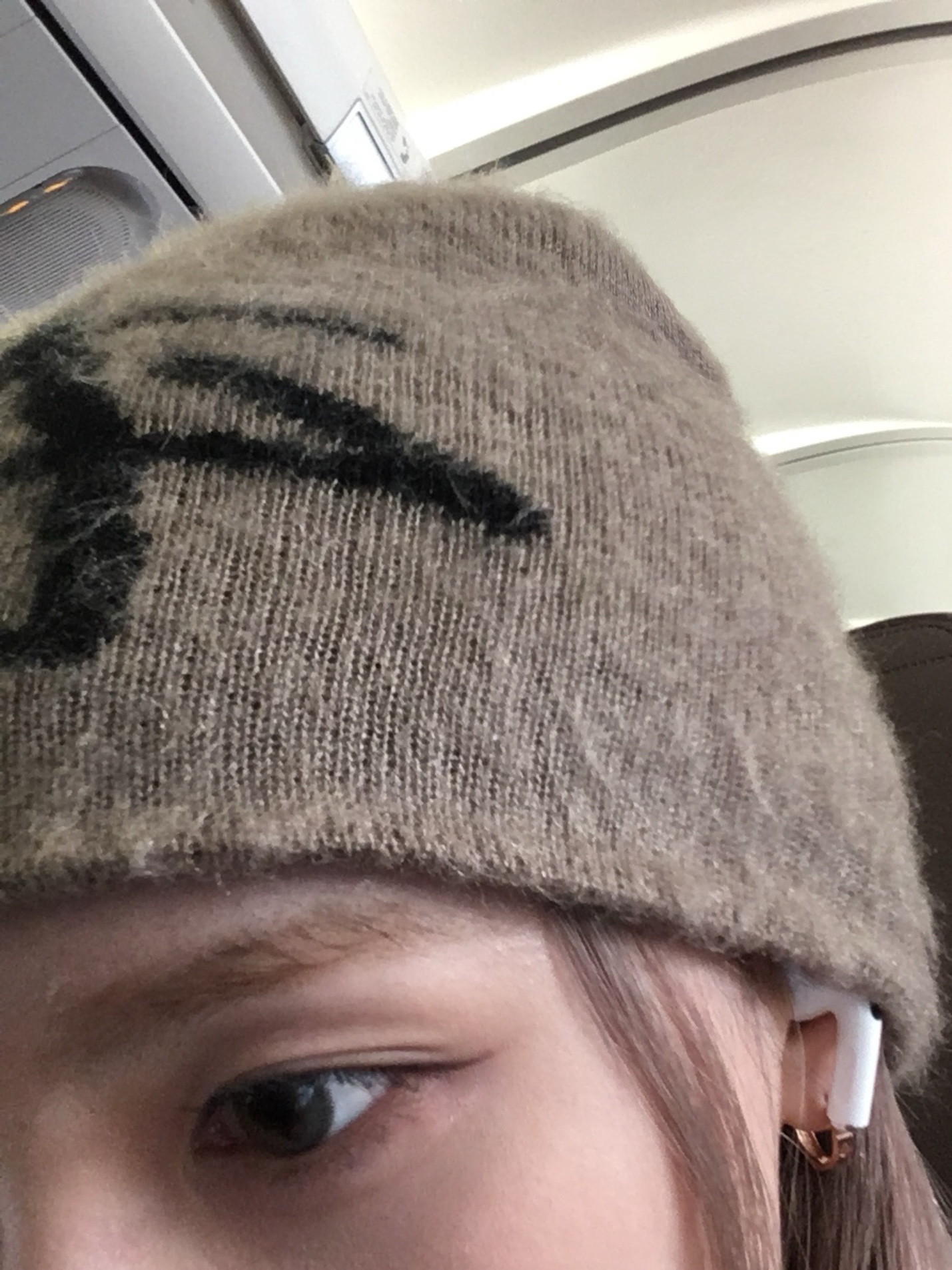 Stussy Brushed Out Stock Skullcap Beanie Sand, (W) Dior Oblique Mitzah Scarf Silk Twill Navy Blue 착용 스타일 - 4