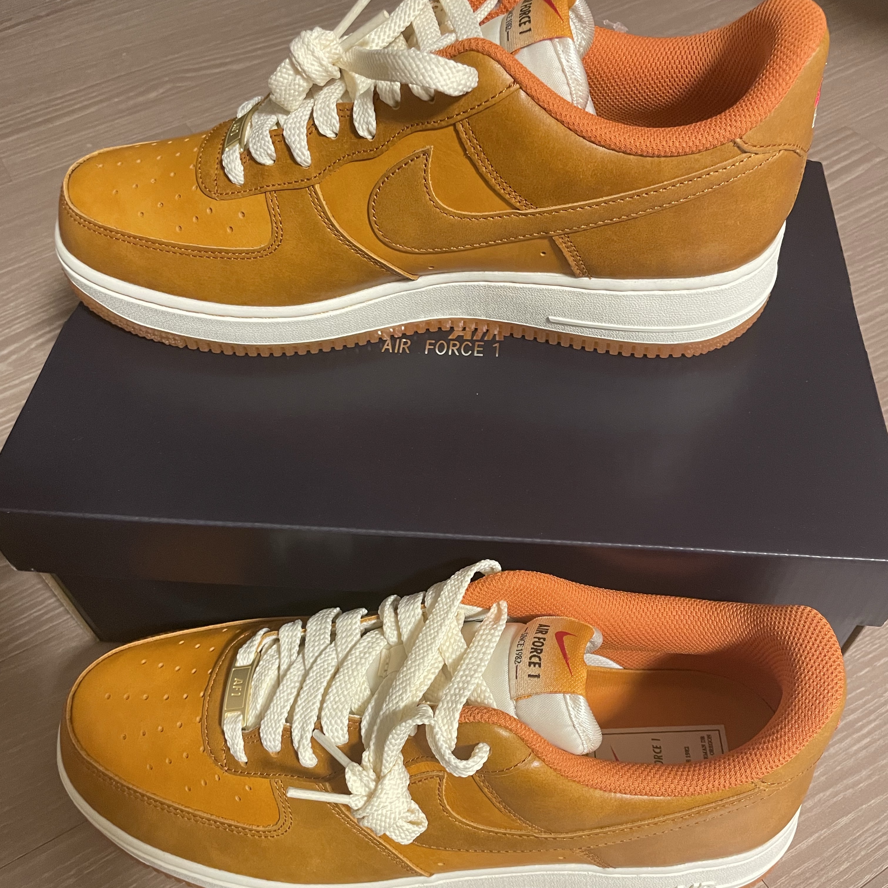 Nike Air Force 1 '07 LV8 Russet and Sunset 착용 스타일 - 2
