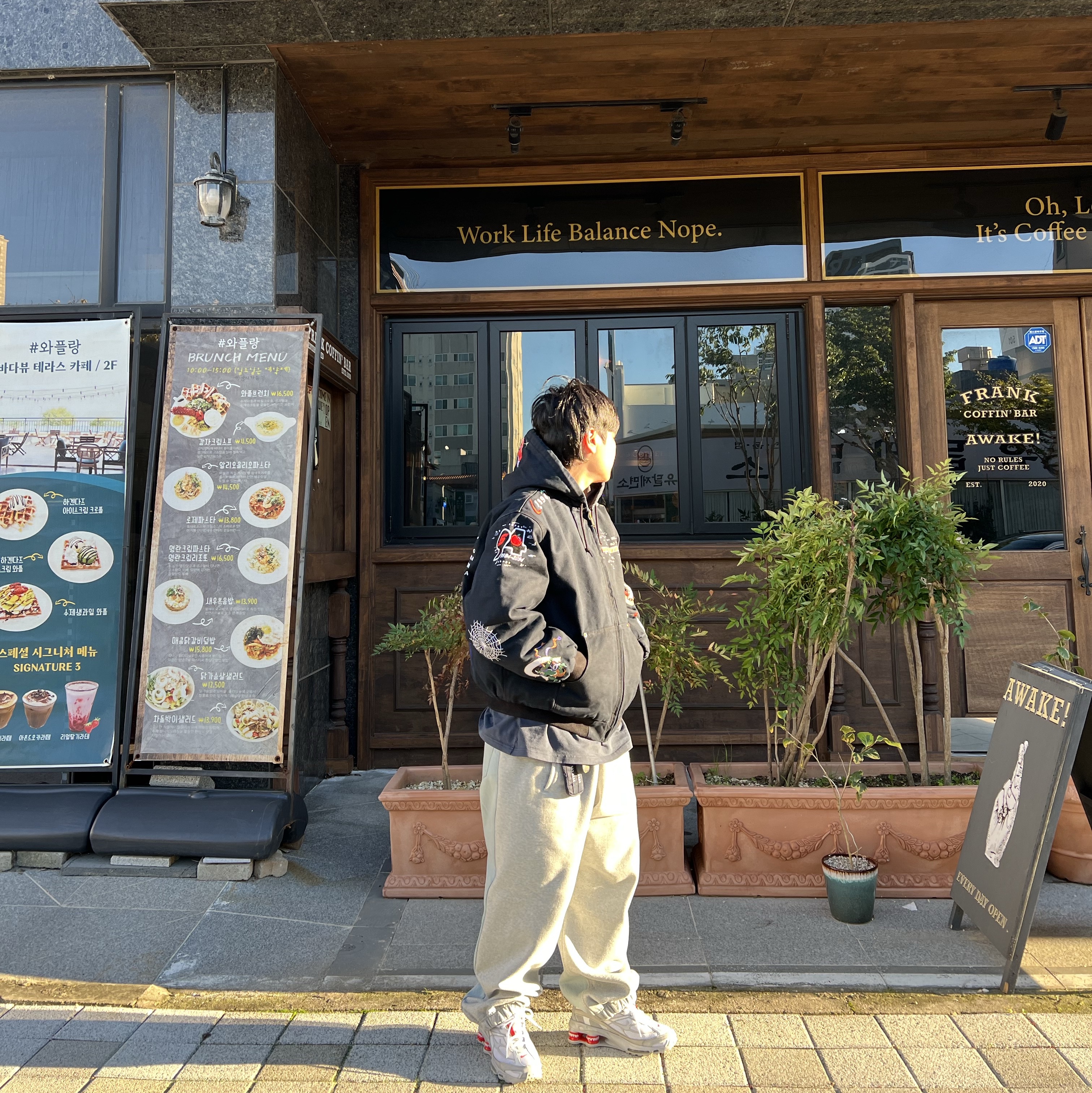 Supreme Aoi Hooded Work Jacket Black - 24SS, Supreme x Bless Sweatpant Jean Heather Grey - 23FW 착용 스타일 - 2