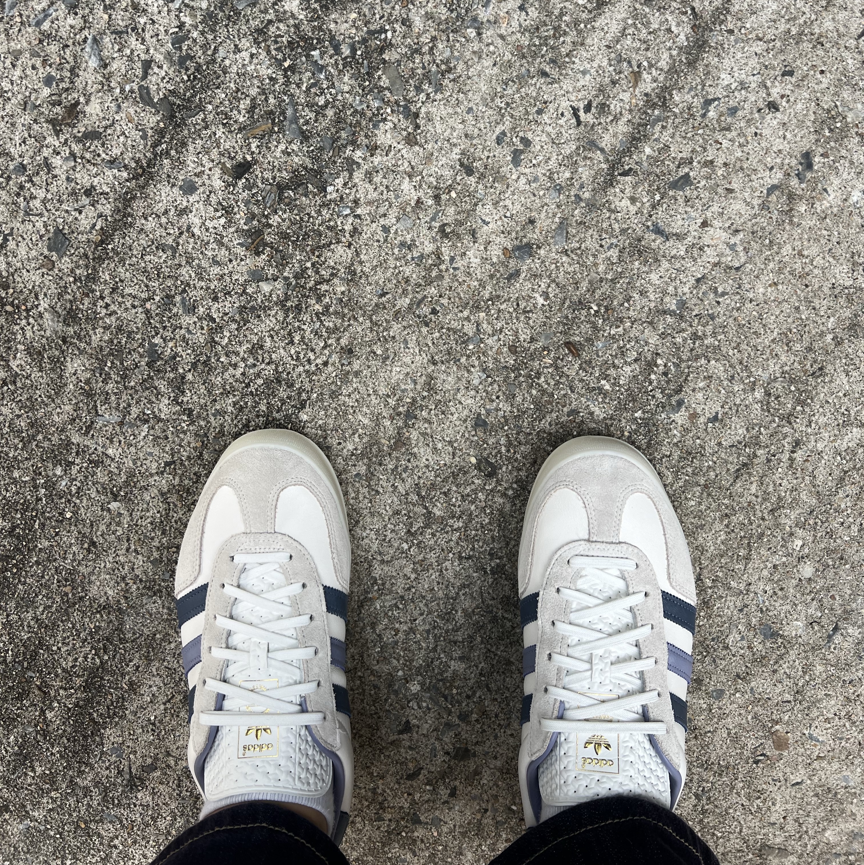 Adidas Gazelle Indoor Core White Preloved Ink 착용 스타일