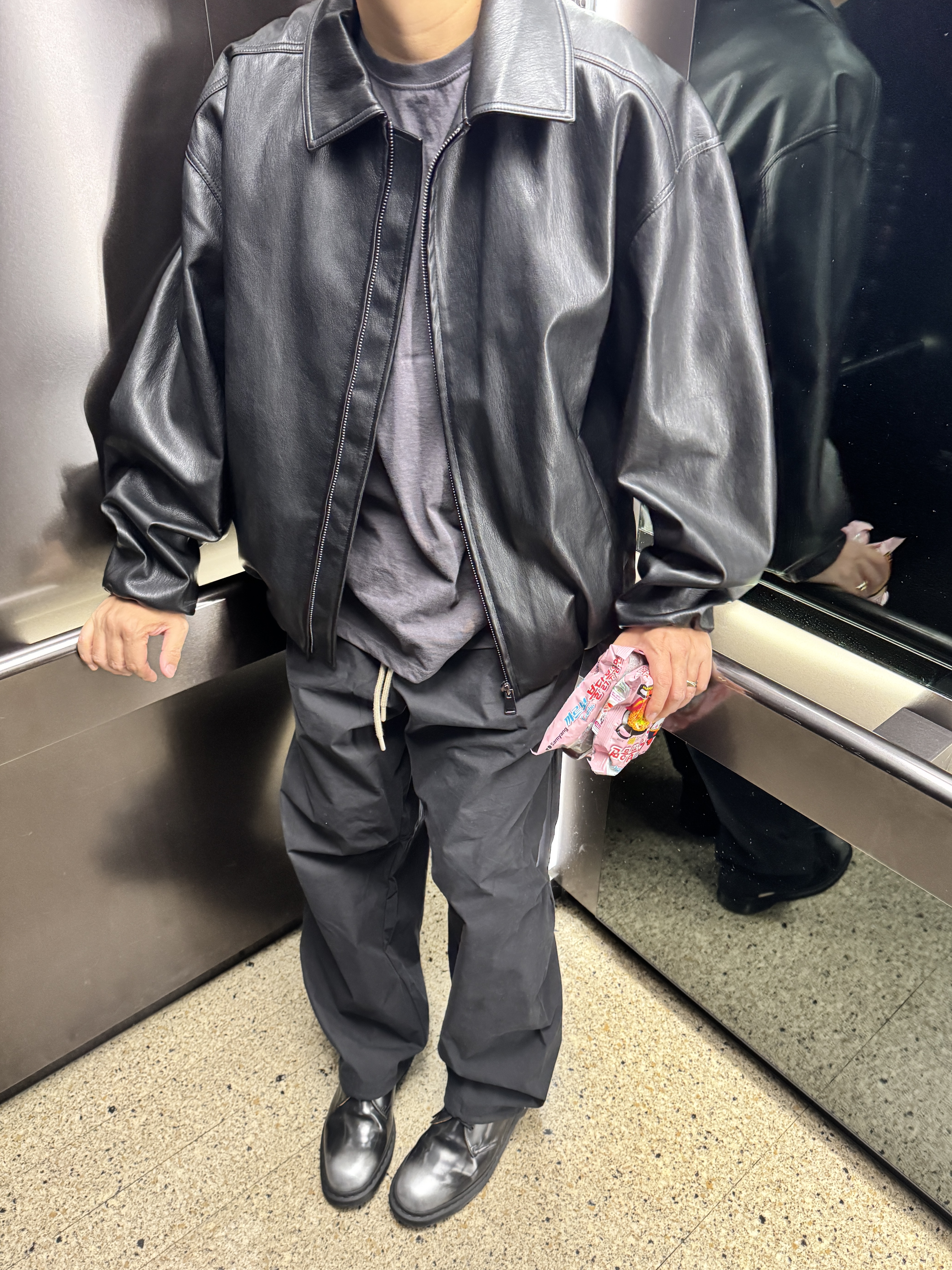 Essentials The Black Collection Relaxed Trousers Black - 23SS, Dr. Martens x Supreme 1461 Gray Silver 착용 스타일