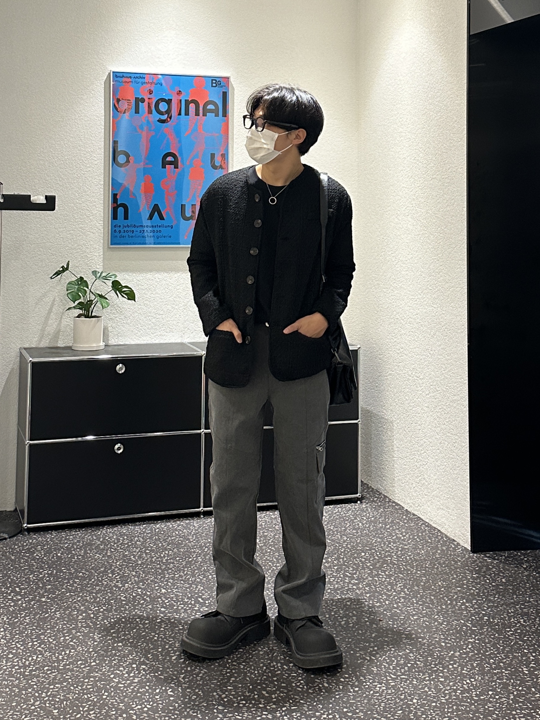 Balenciaga Steroid Derby Black, Permanent Archive Slanted Curve Twill Pants Charcoal 착용 스타일