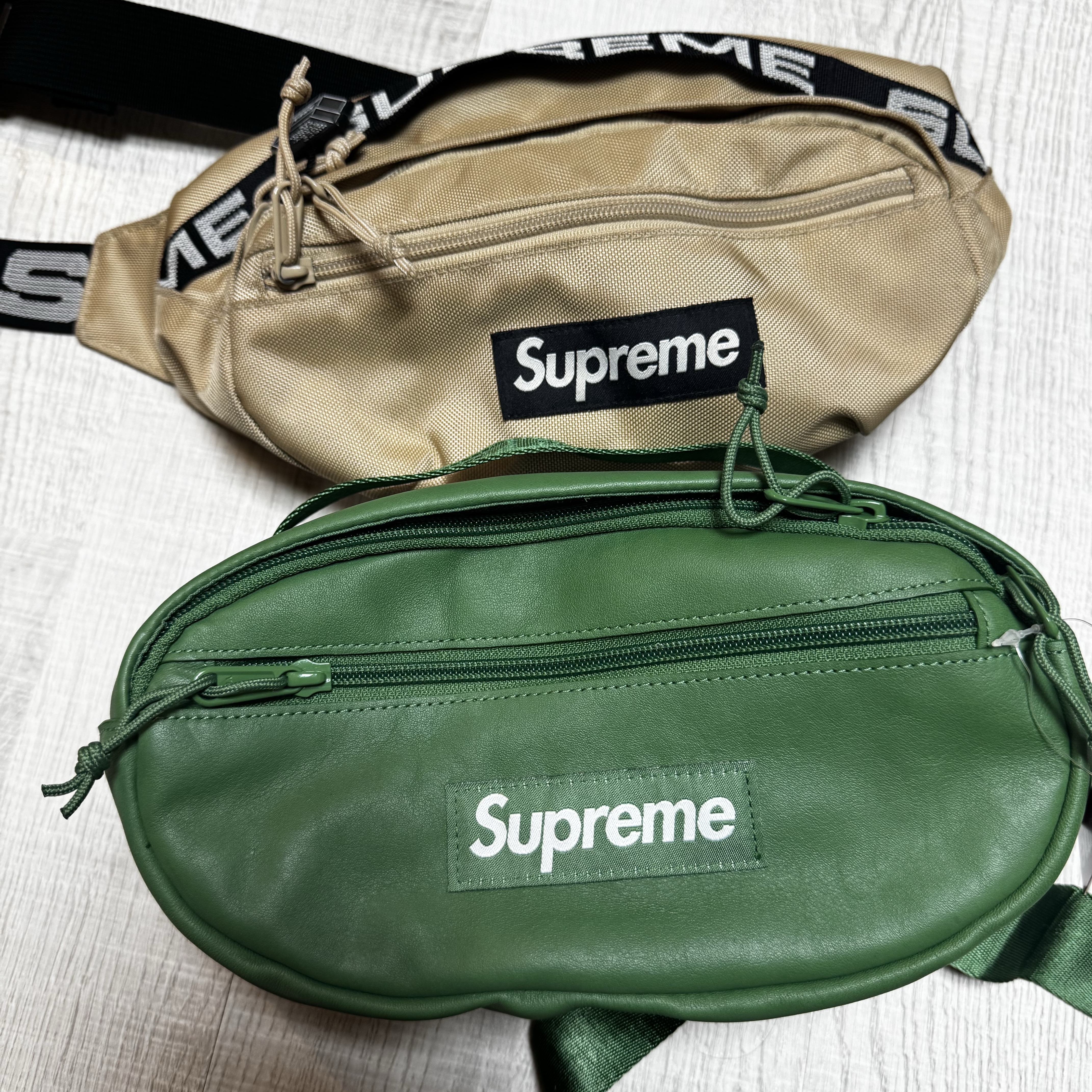 Supreme Leather Waist Bag Green - 24FW, Supreme Waist Bag Tan - 18SS 착용 스타일 - 2