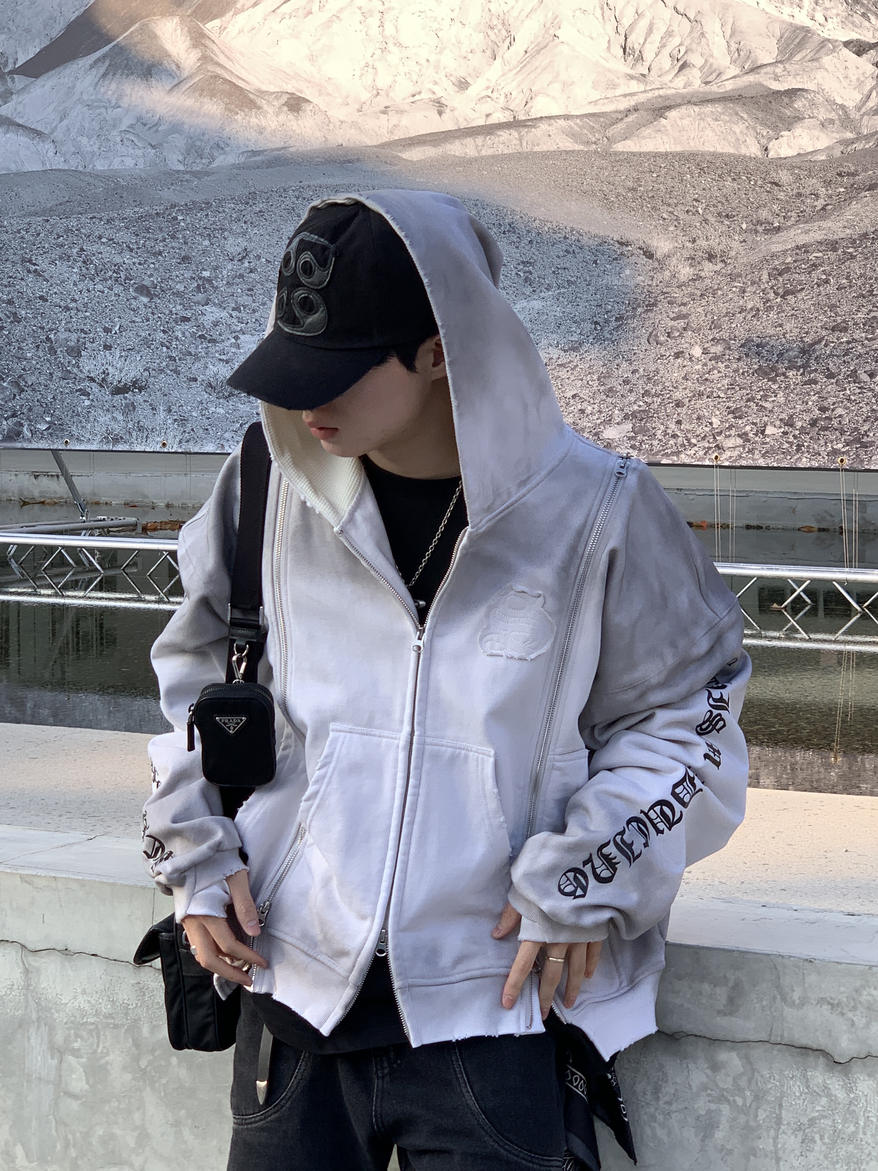 Prada Re-Nylon and Saffiano Leather Smartphone Case Black ์ฐฉ์ฉ ์คํ์ผ - 2