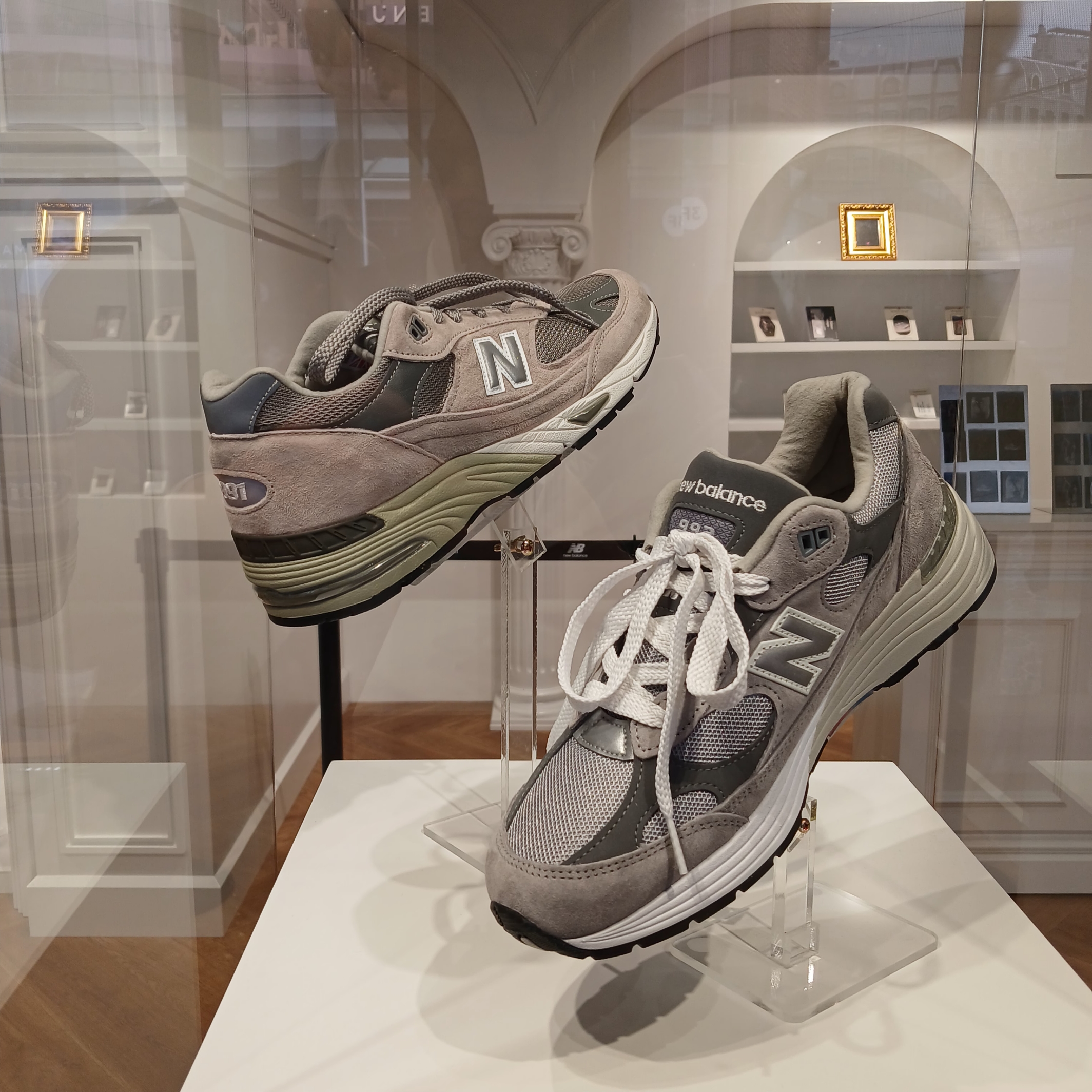 New Balance 992 Made in USA Grey - D Standard, New Balance 991 Made in UK Grey 착용 스타일 - 1